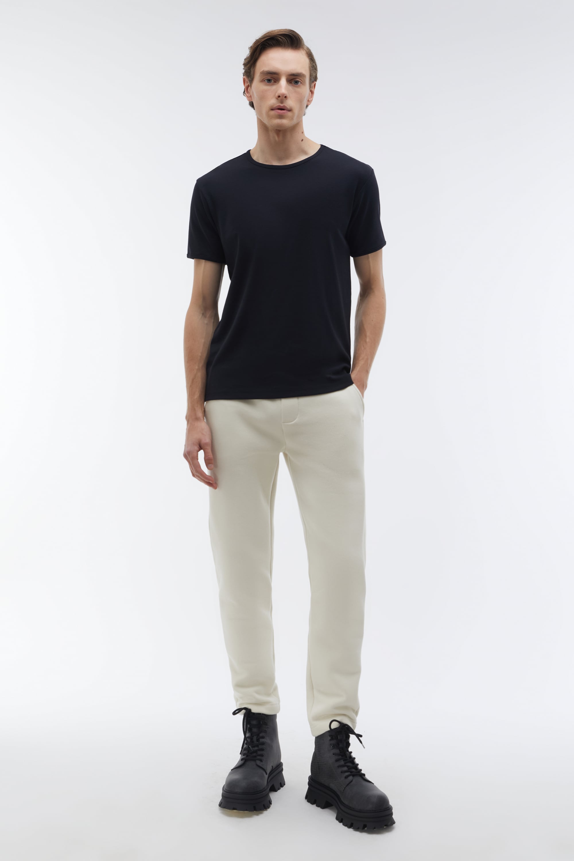 BİSİKLET YAKA KISA KOLLU T-SHIRT