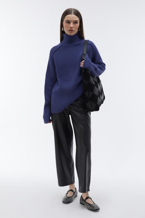 DERİ GÖRÜNÜMLÜ CROPPED FLARE PANTOLON