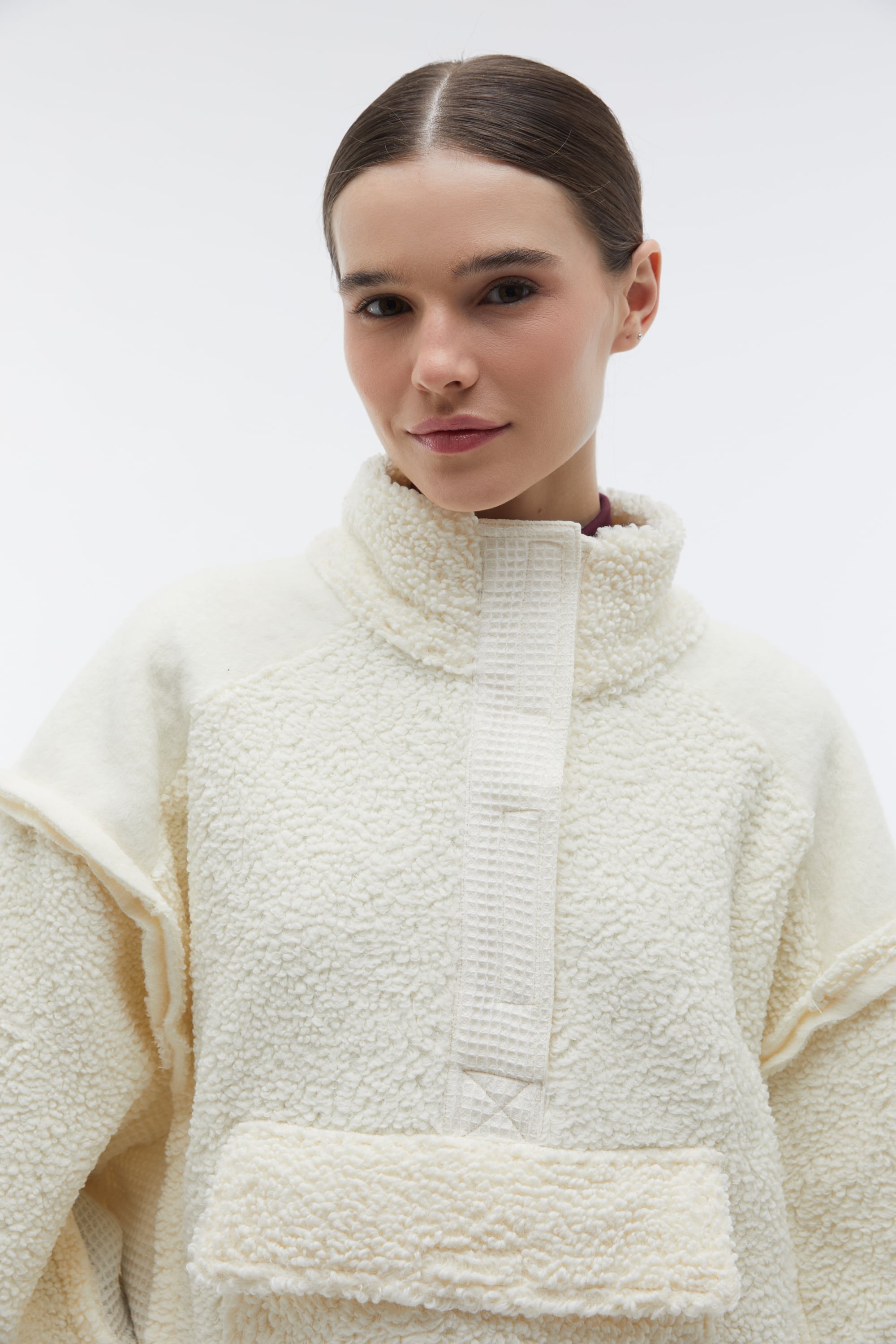 KANGURU CEPLİ DİK YAKA POLAR SWEATSHIRT