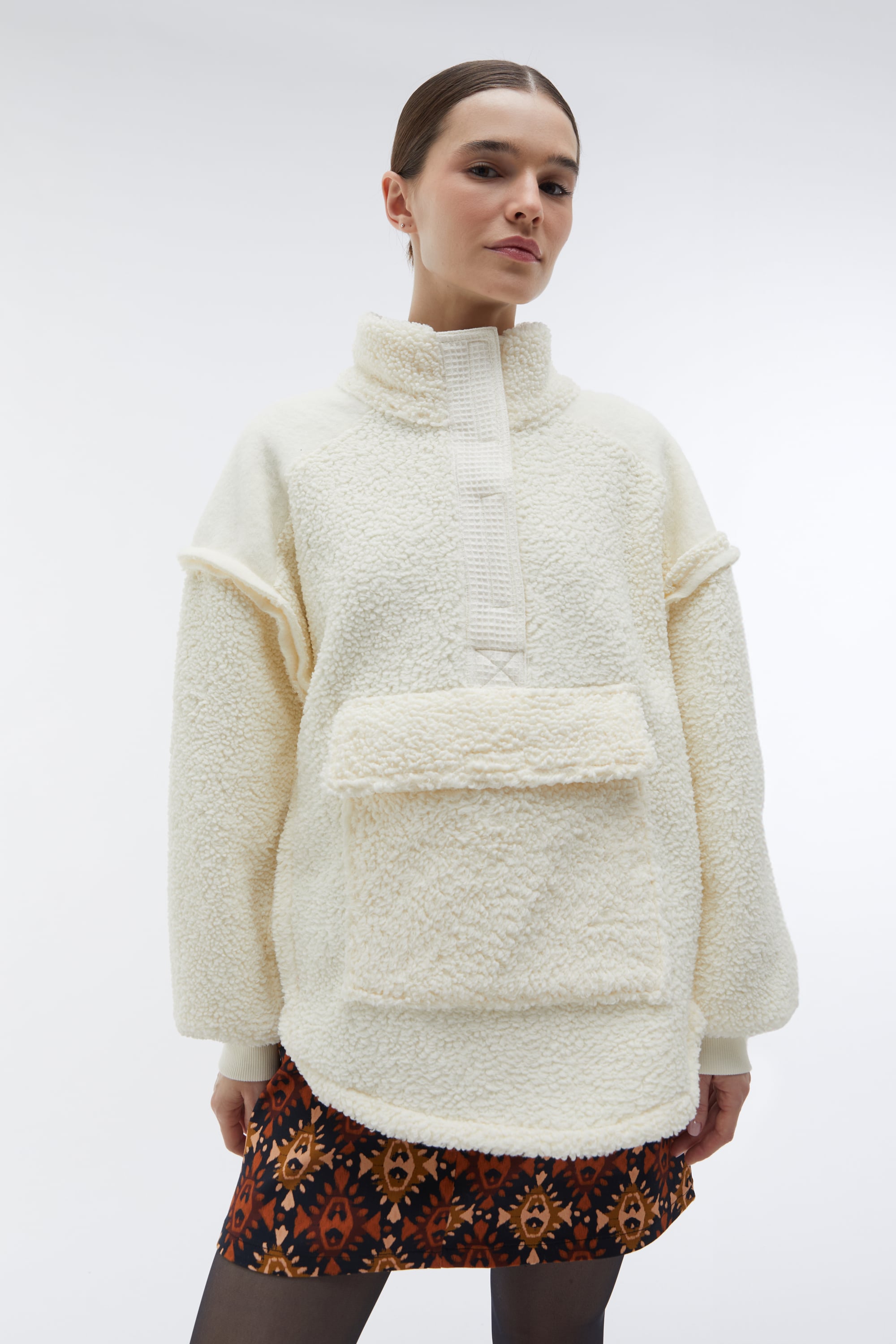 KANGURU CEPLİ DİK YAKA POLAR SWEATSHIRT