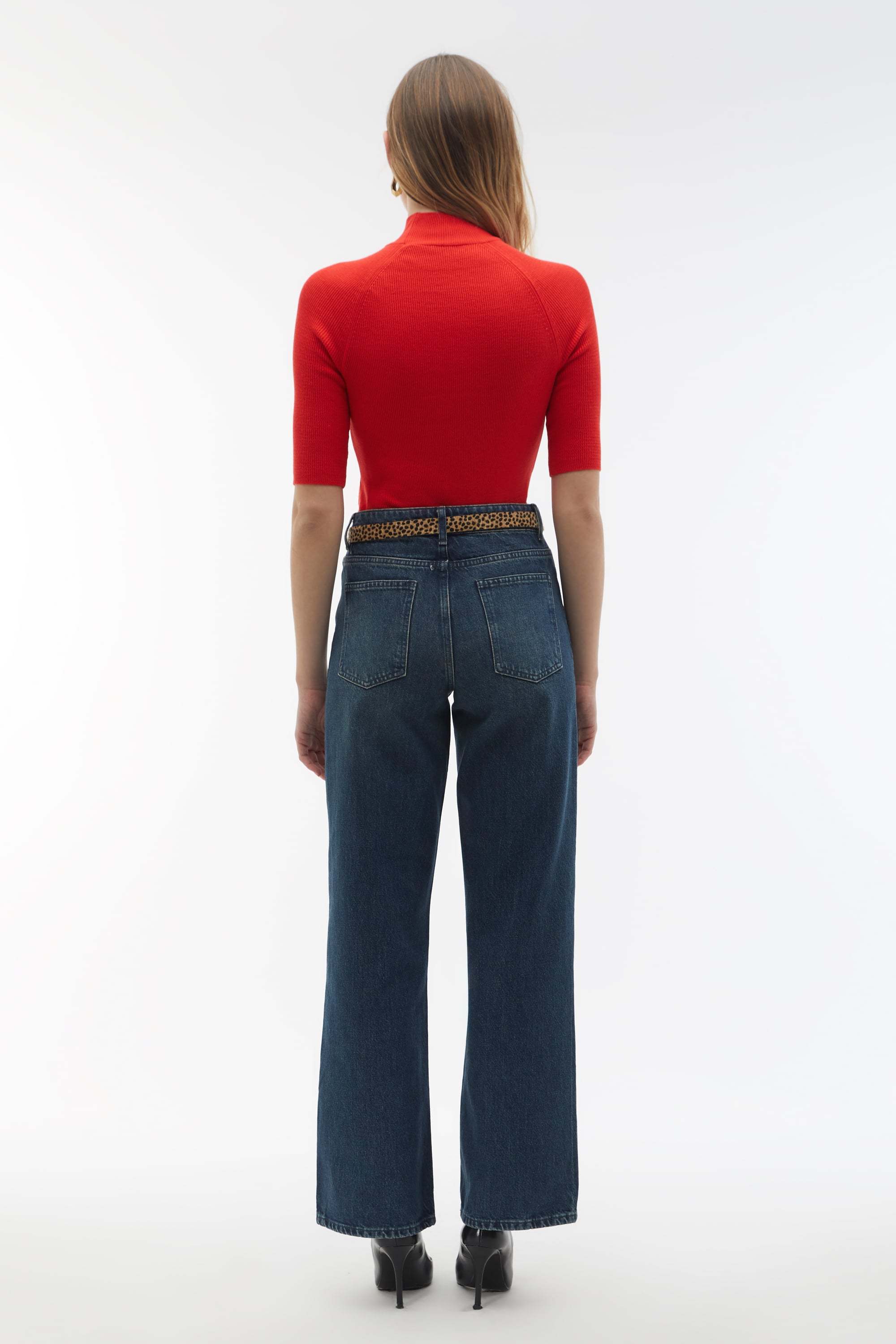 DİK YAKA KISA KOLLU KAZAK