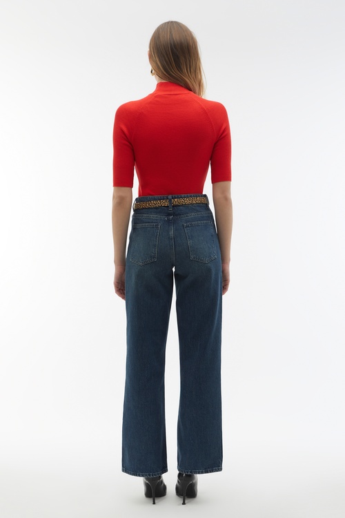  DİK YAKA KISA KOLLU KAZAK