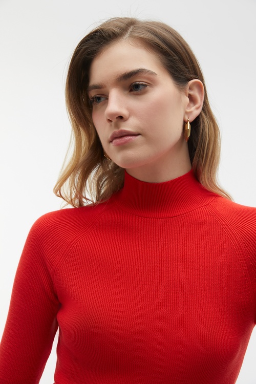  DİK YAKA KISA KOLLU KAZAK