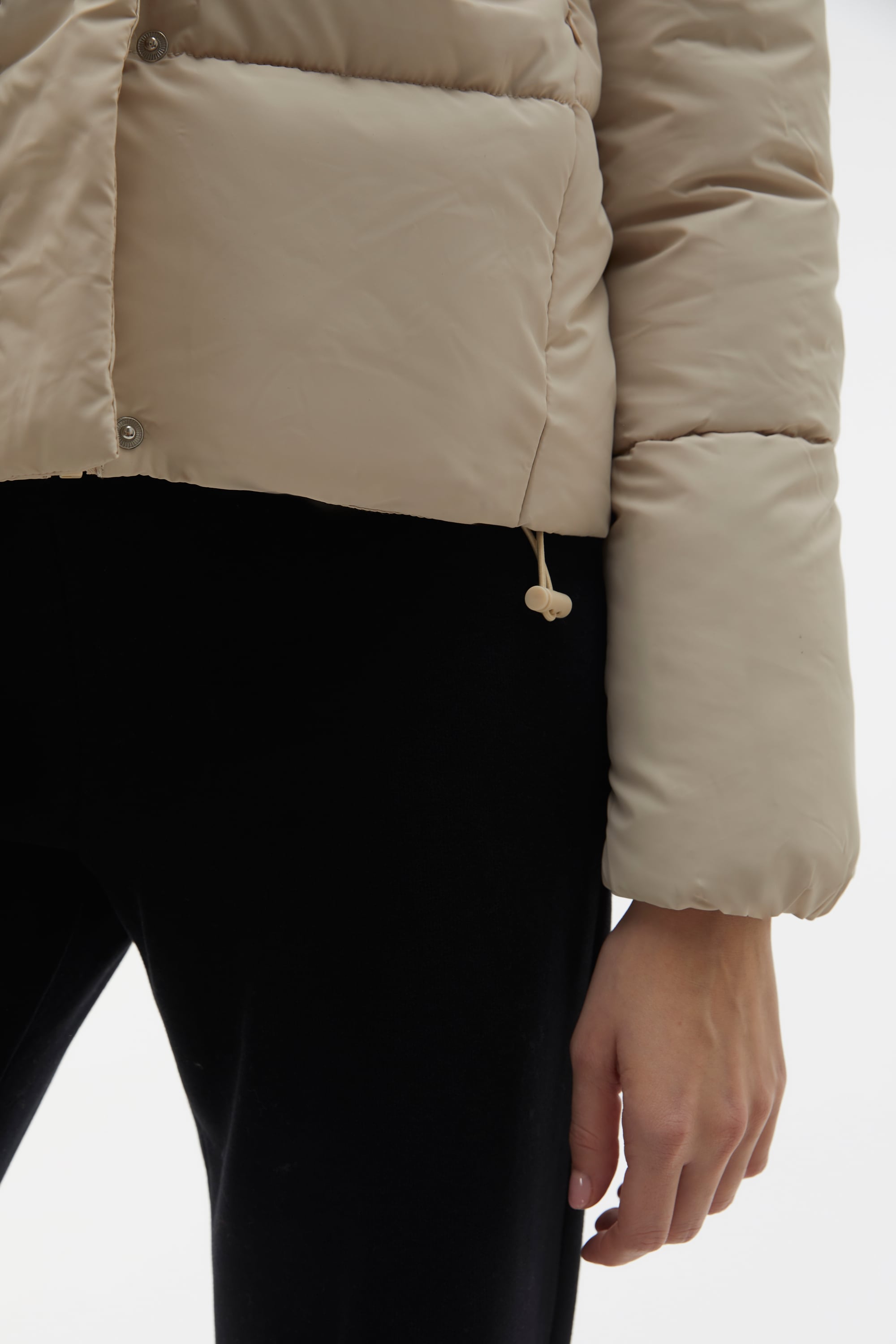 KAPÜŞONLU KAPİTONELİ ŞİŞME MONT