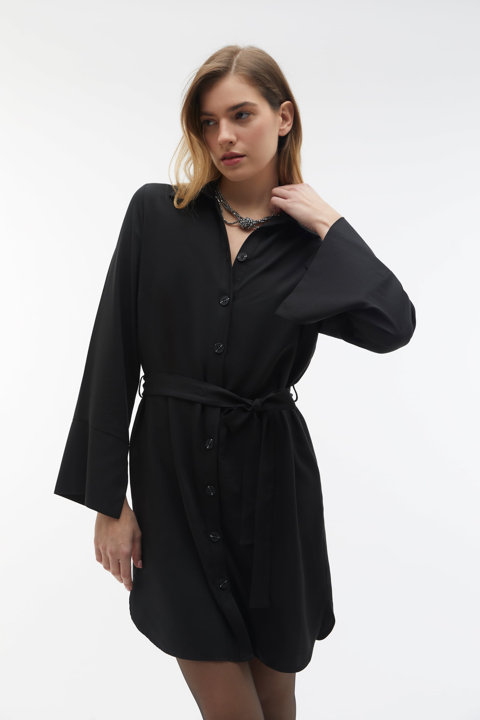 BAĞLAMA DETAYLI DÜĞMELİ MİDİ ELBİSE