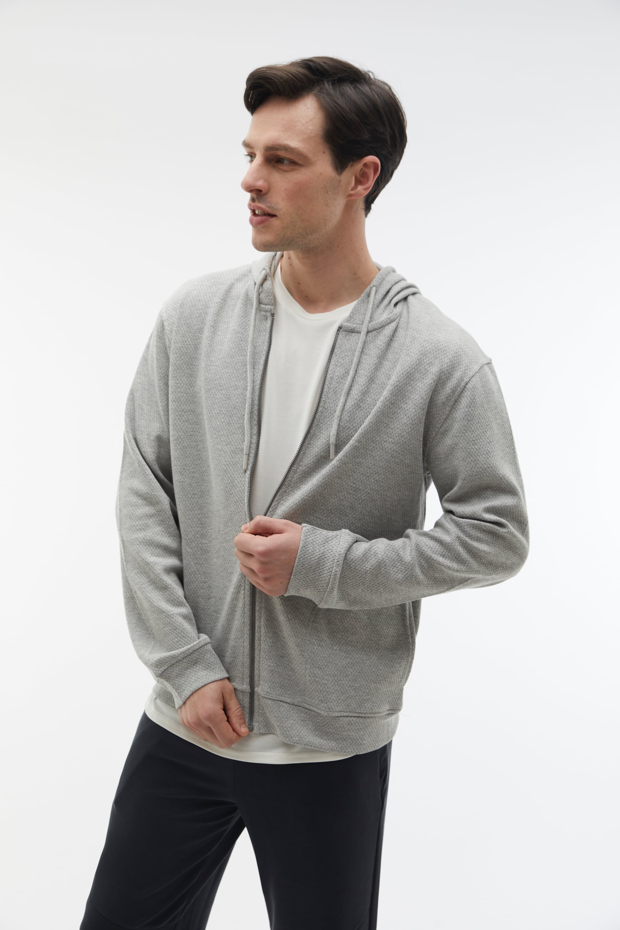 KAPÜŞONLU FERMUARLI SWEATSHIRT