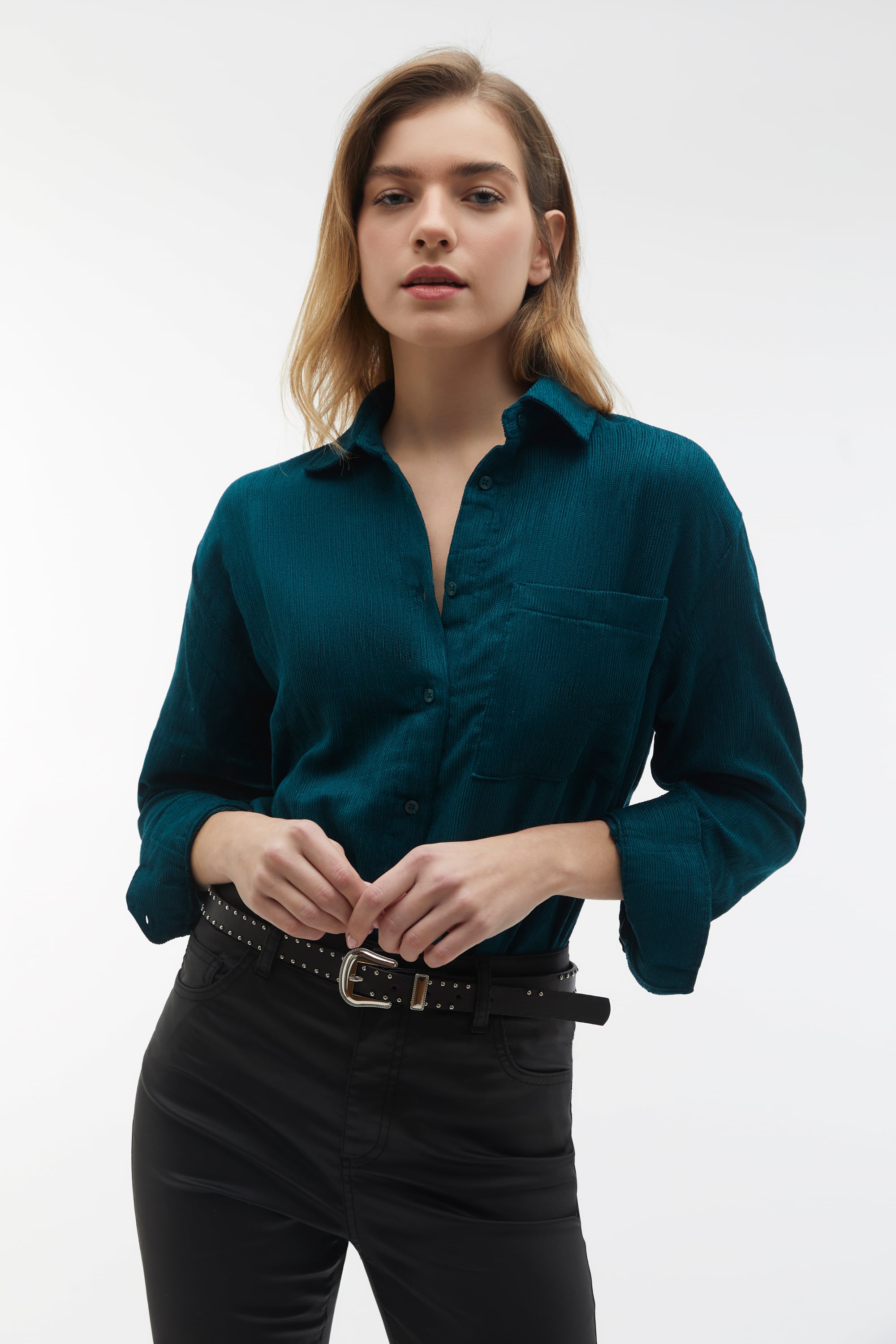 DOKULU UZUN KOLLU GÖMLEK