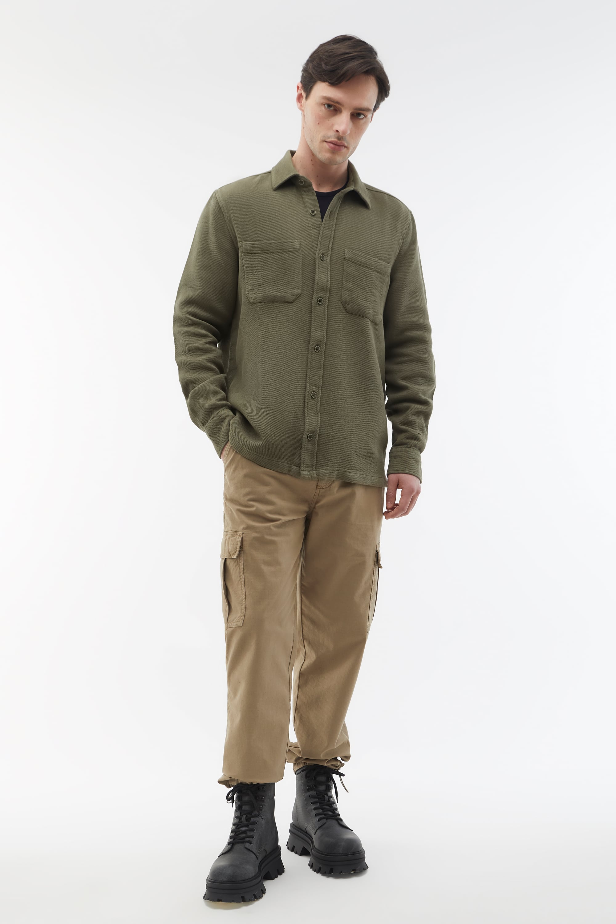 COMFORT FIT ÇİFT CEPLİ UZUN KOLLU GÖMLEK