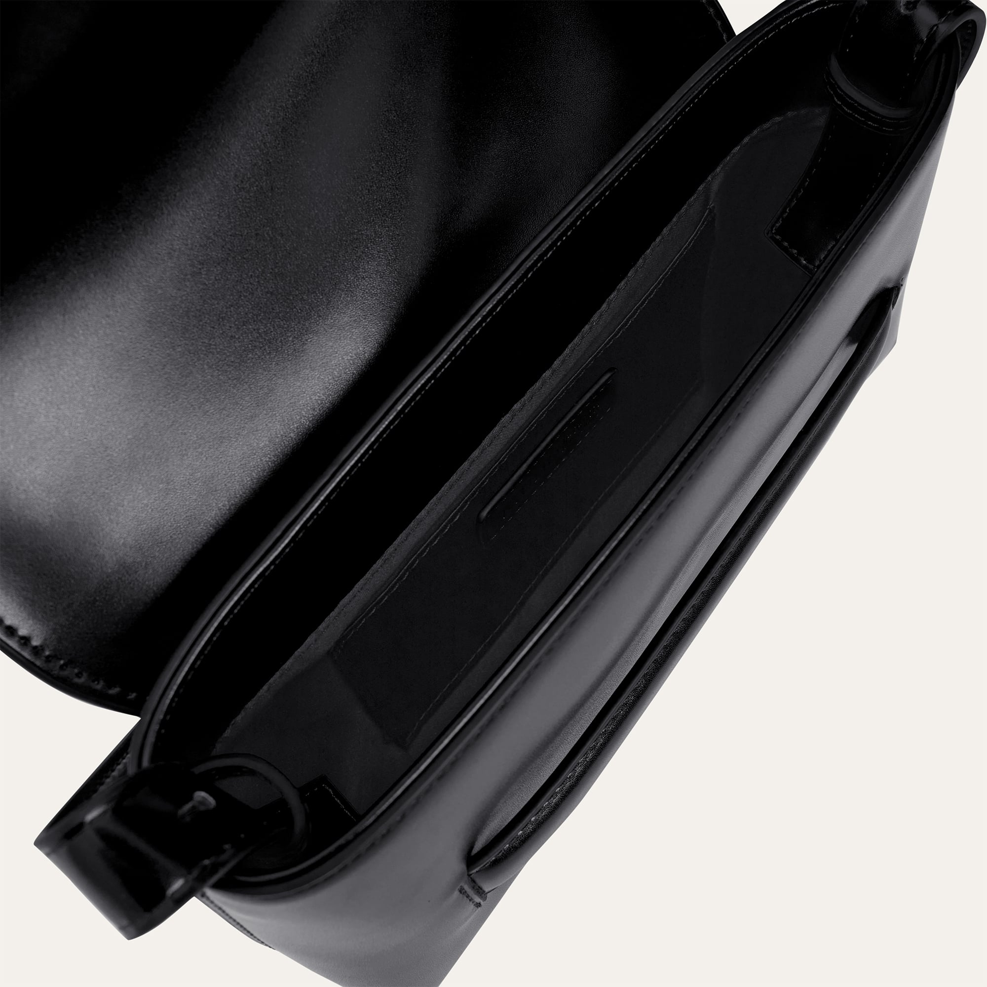 ÖNDEN KAPAMALI OMUZ ÇANTASI