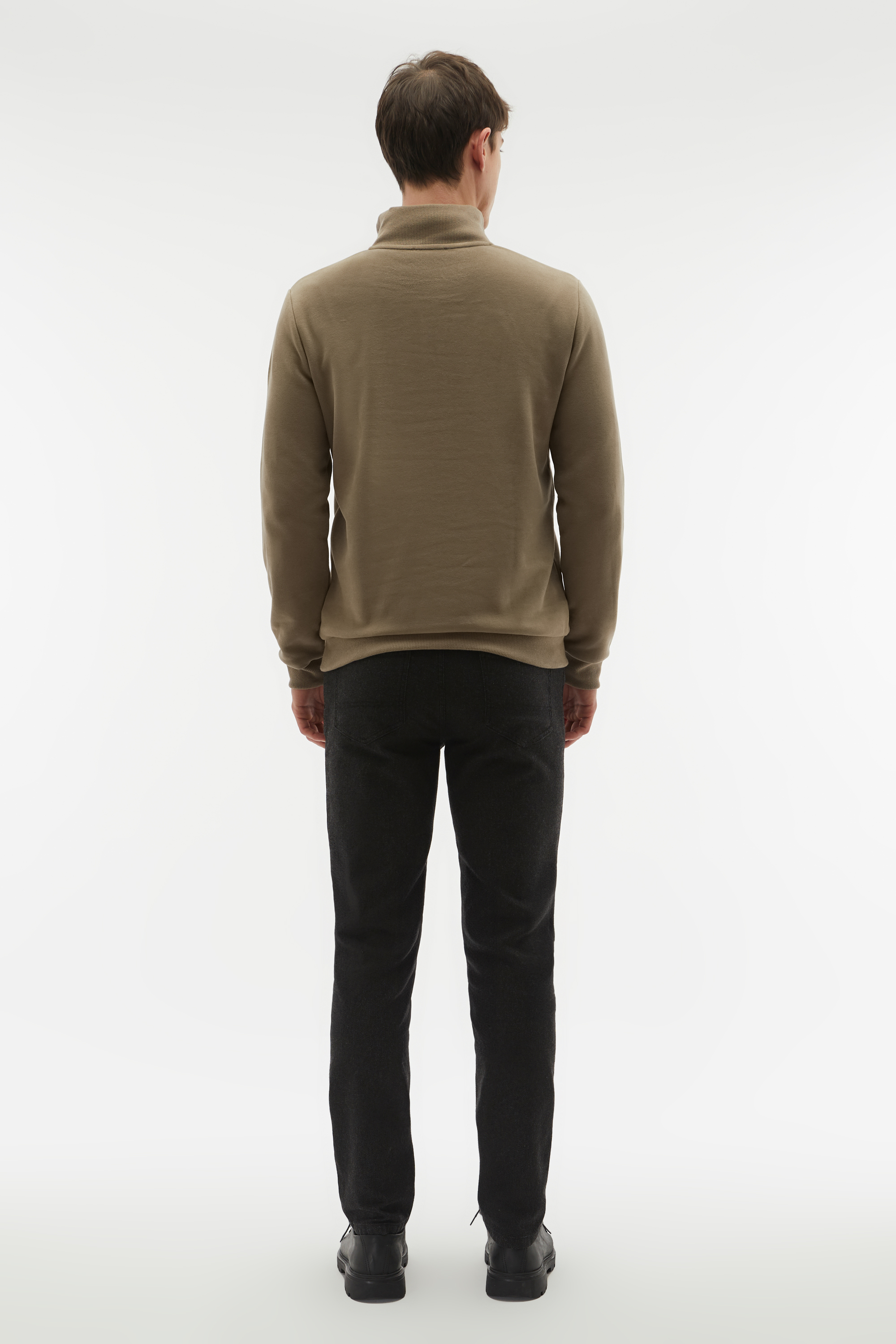 DÜĞMELİ DİK YAKA SWEATSHIRT