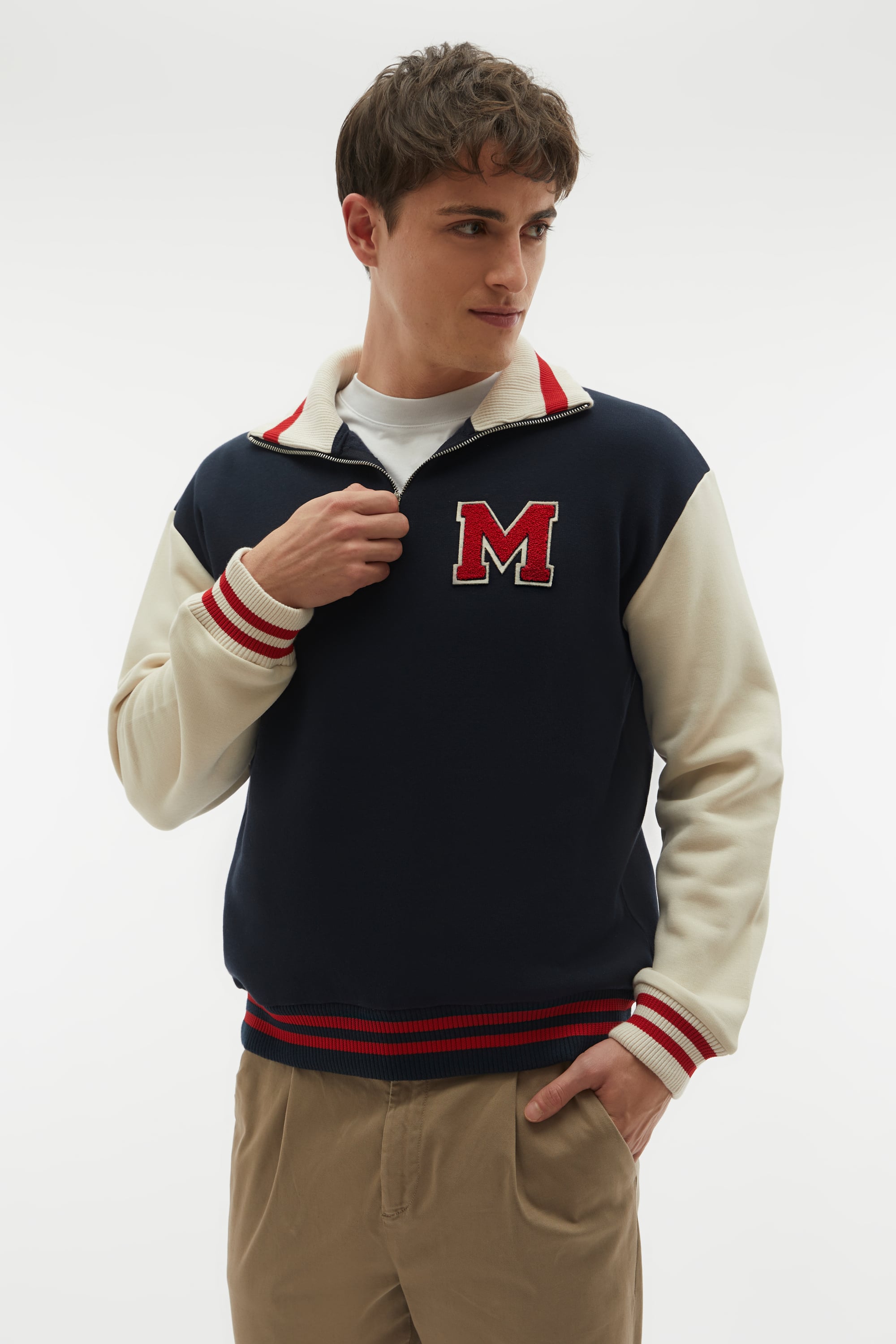 KOLEJ MODEL NAKIŞLI OVERSIZE SWEATSHIRT