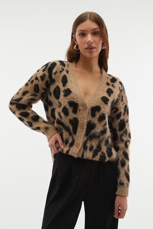  LEOPAR DESENLİ V YAKA HIRKA