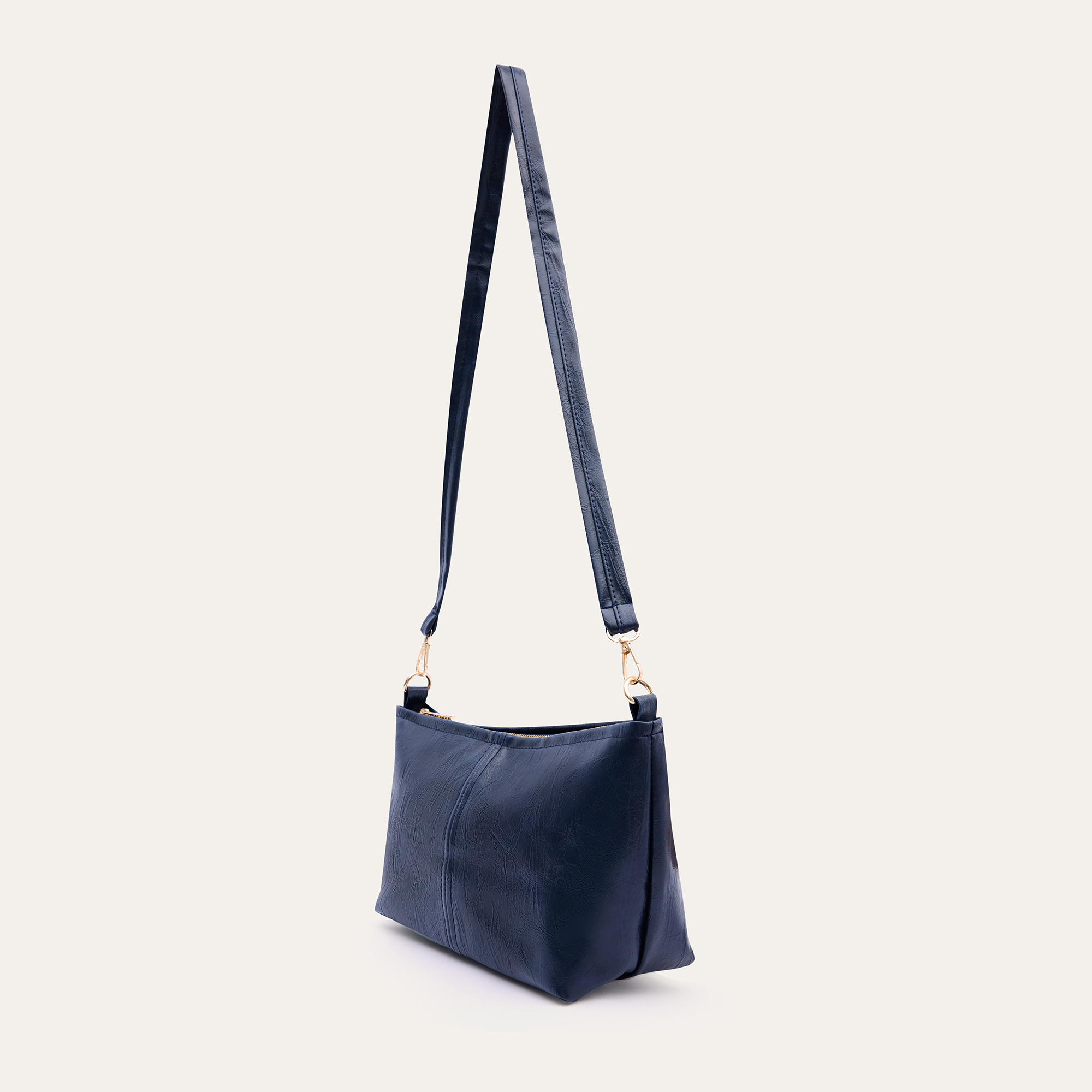 KIRIŞIK DERİ GÖRÜNÜMLÜ OMUZ ÇANTASI