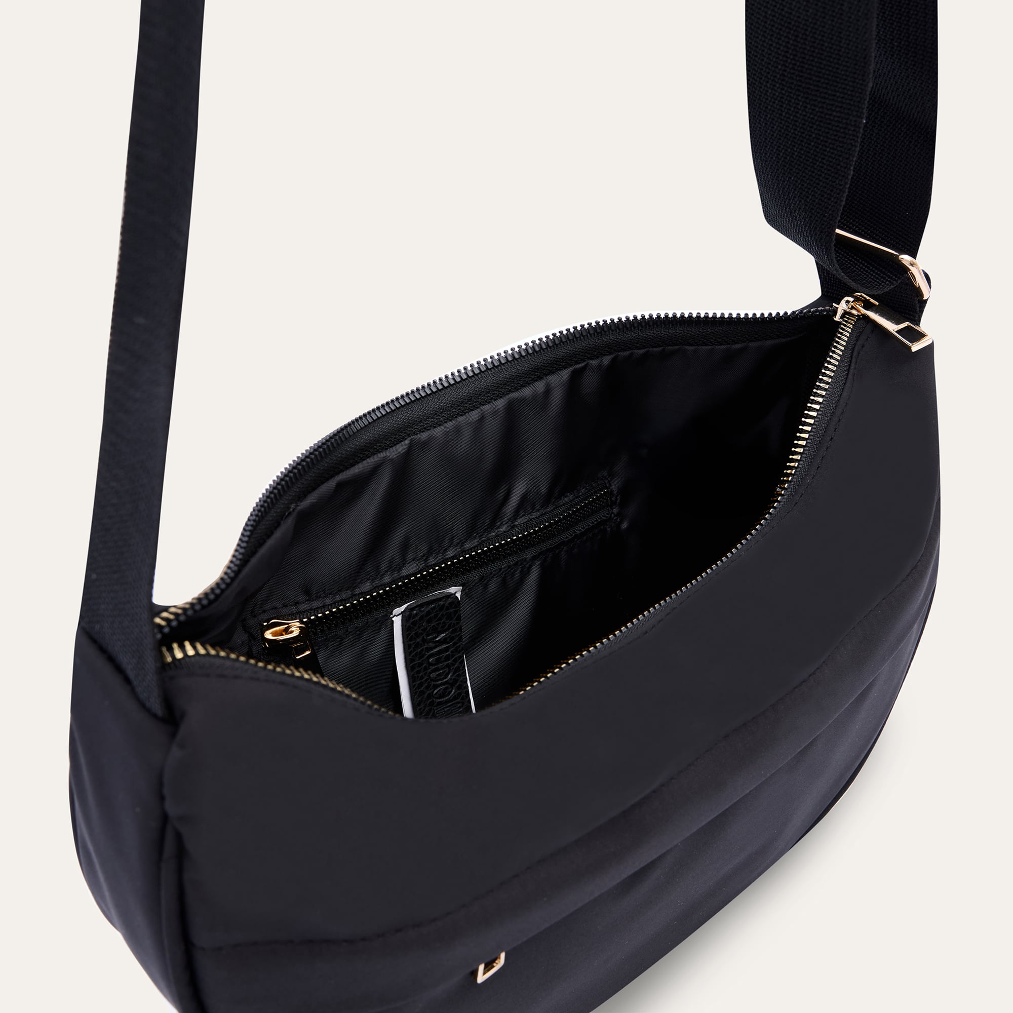 FERMUARLI OMUZ ÇANTASI