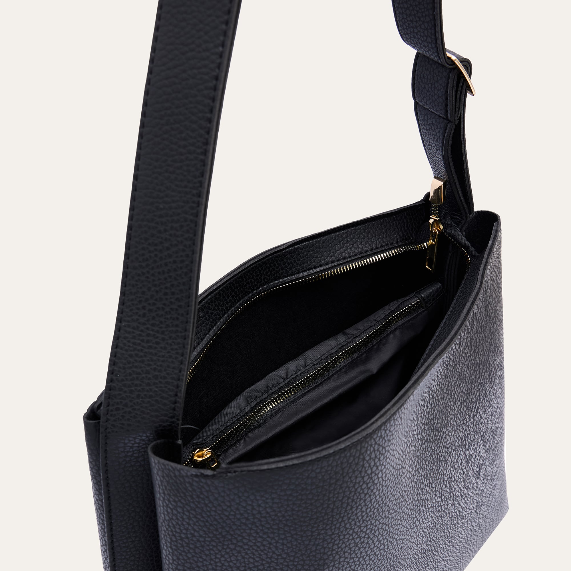 DERİ GÖRÜNÜMLÜ OMUZ ÇANTASI