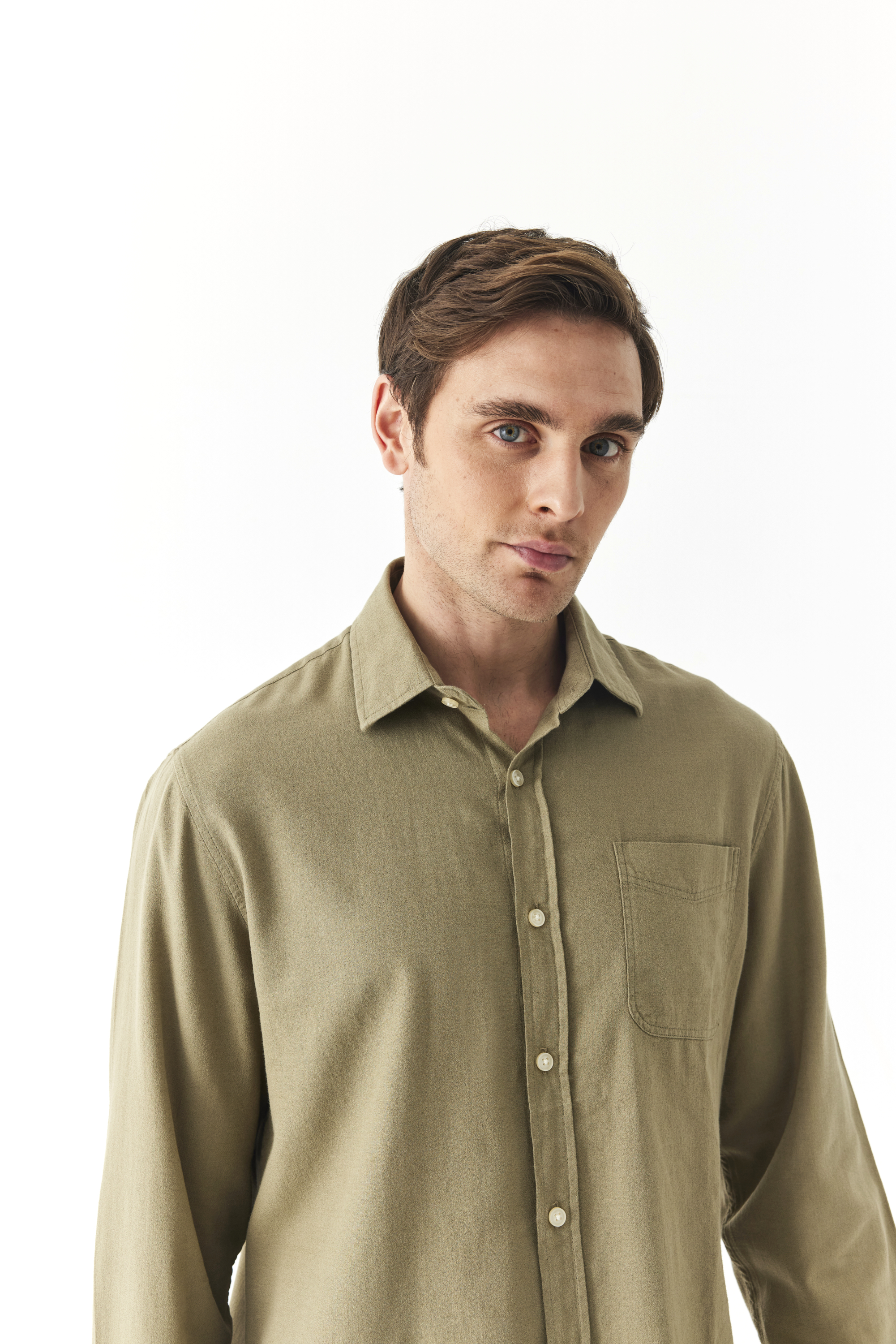 REGULAR FIT DOKULU UZUN KOLLU GÖMLEK