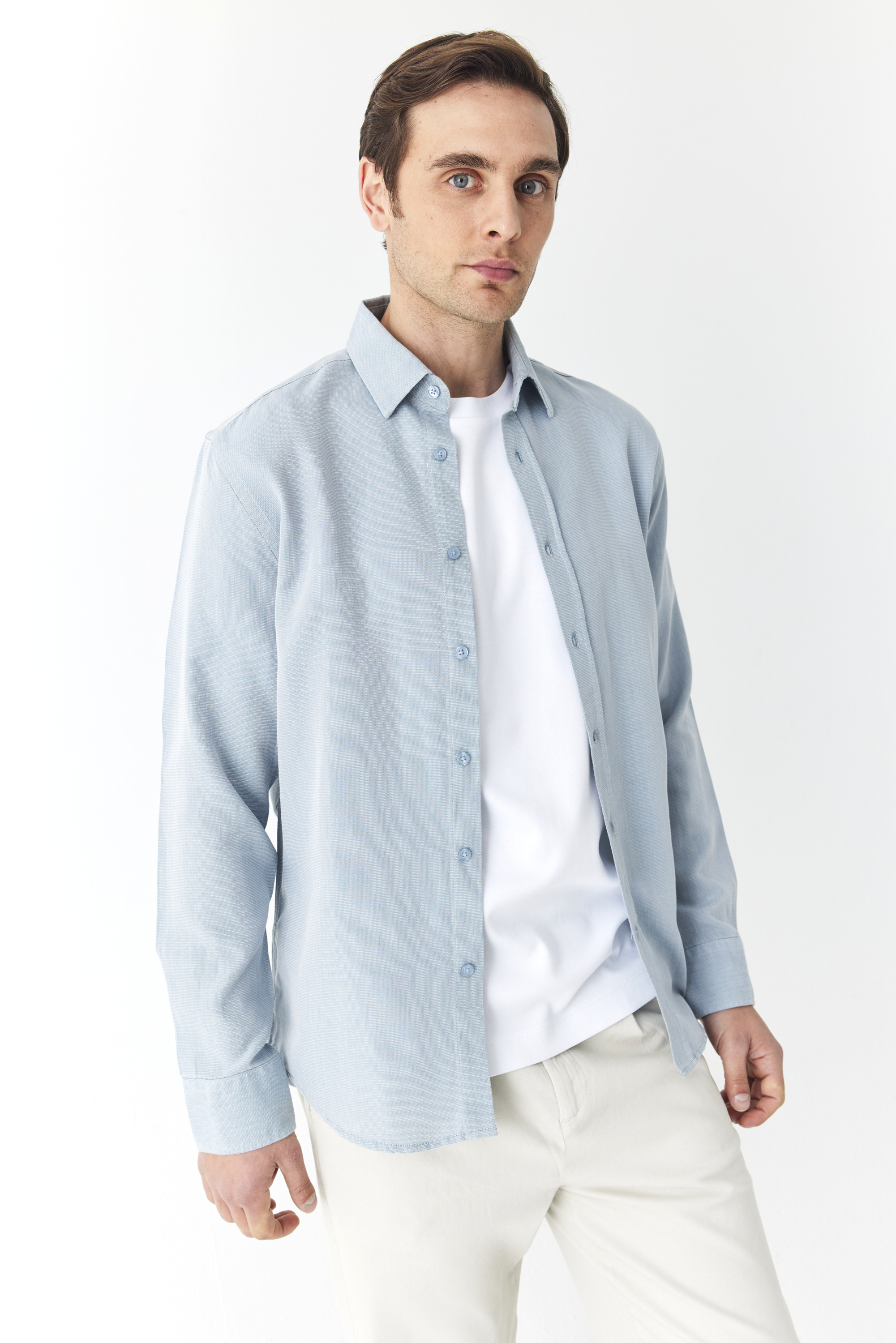 REGULAR FIT DOKULU UZUN KOLLU GÖMLEK