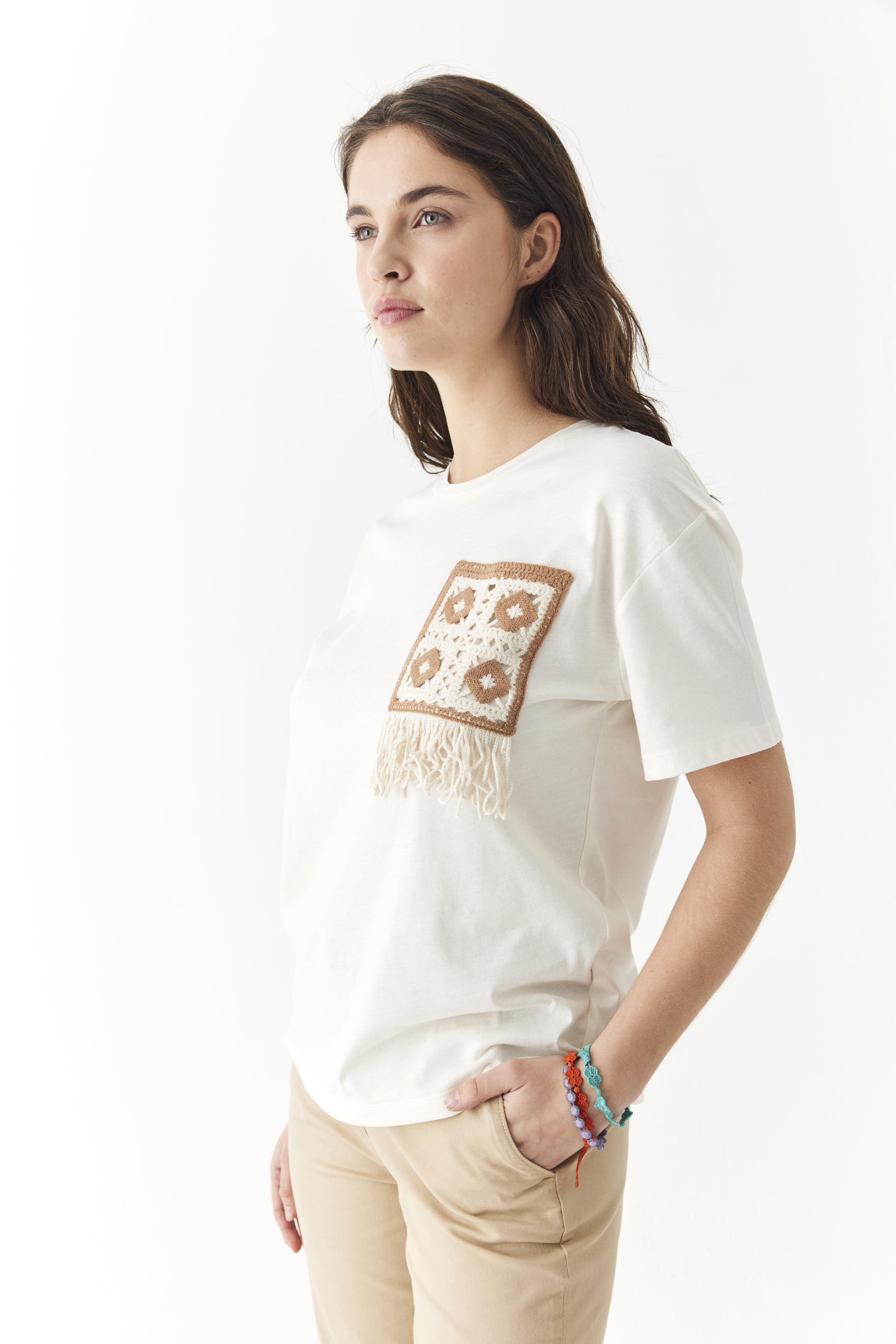 KISA KOLLU NAKIŞLI BİSİKLET YAKA T-SHIRT