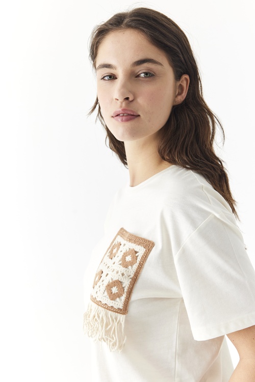  KISA KOLLU NAKIŞLI BİSİKLET YAKA T-SHIRT