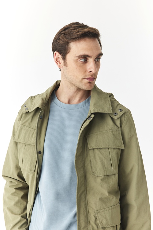  KAPÜŞONLU ÇOK CEPLİ YAĞMURLUK