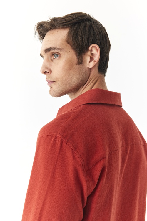  DOKULU REGULAR FIT UZUN KOLLU GÖMLEK