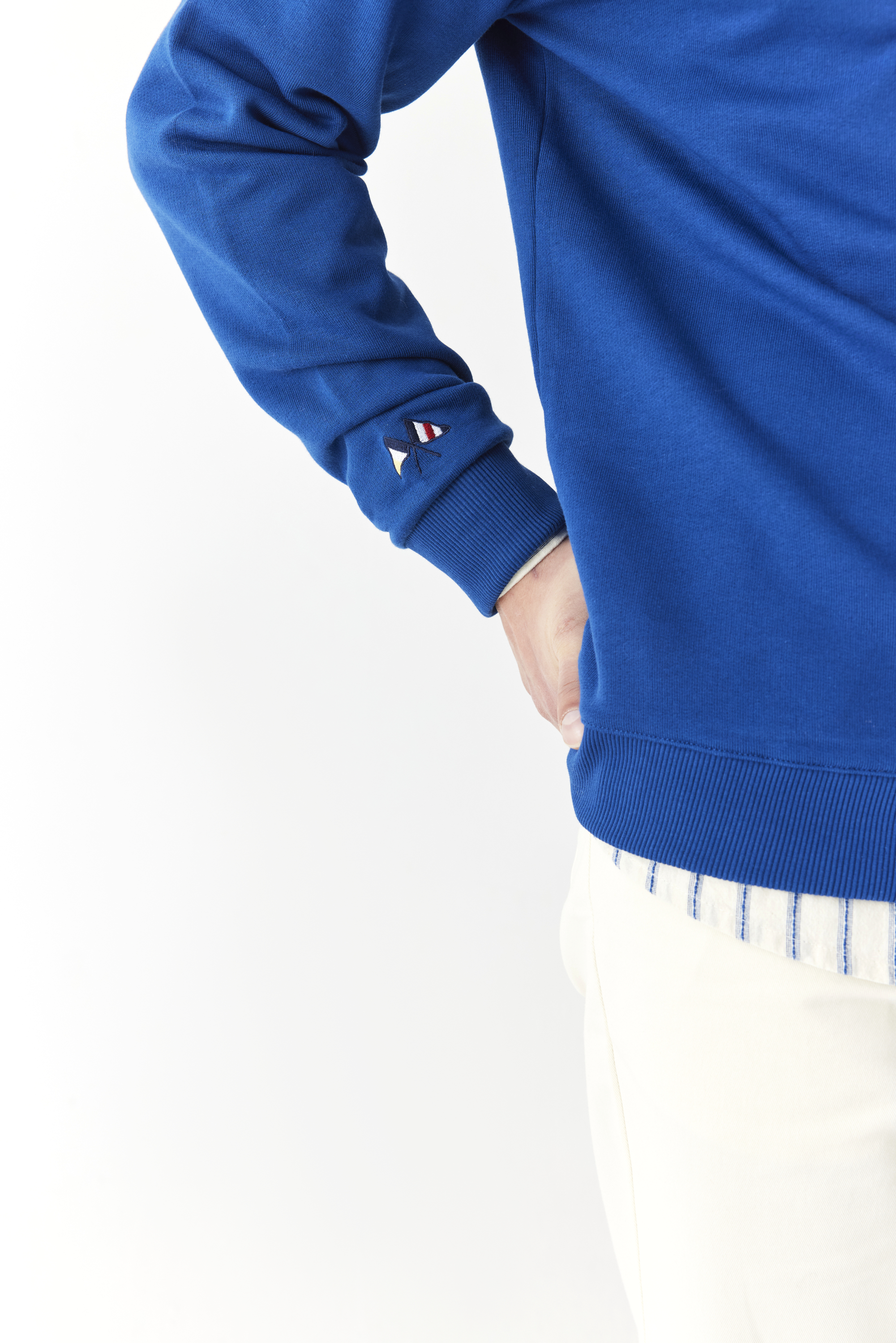 BİLEĞİ NAKIŞLI BİSİKLET YAKA SWEATSHIRT