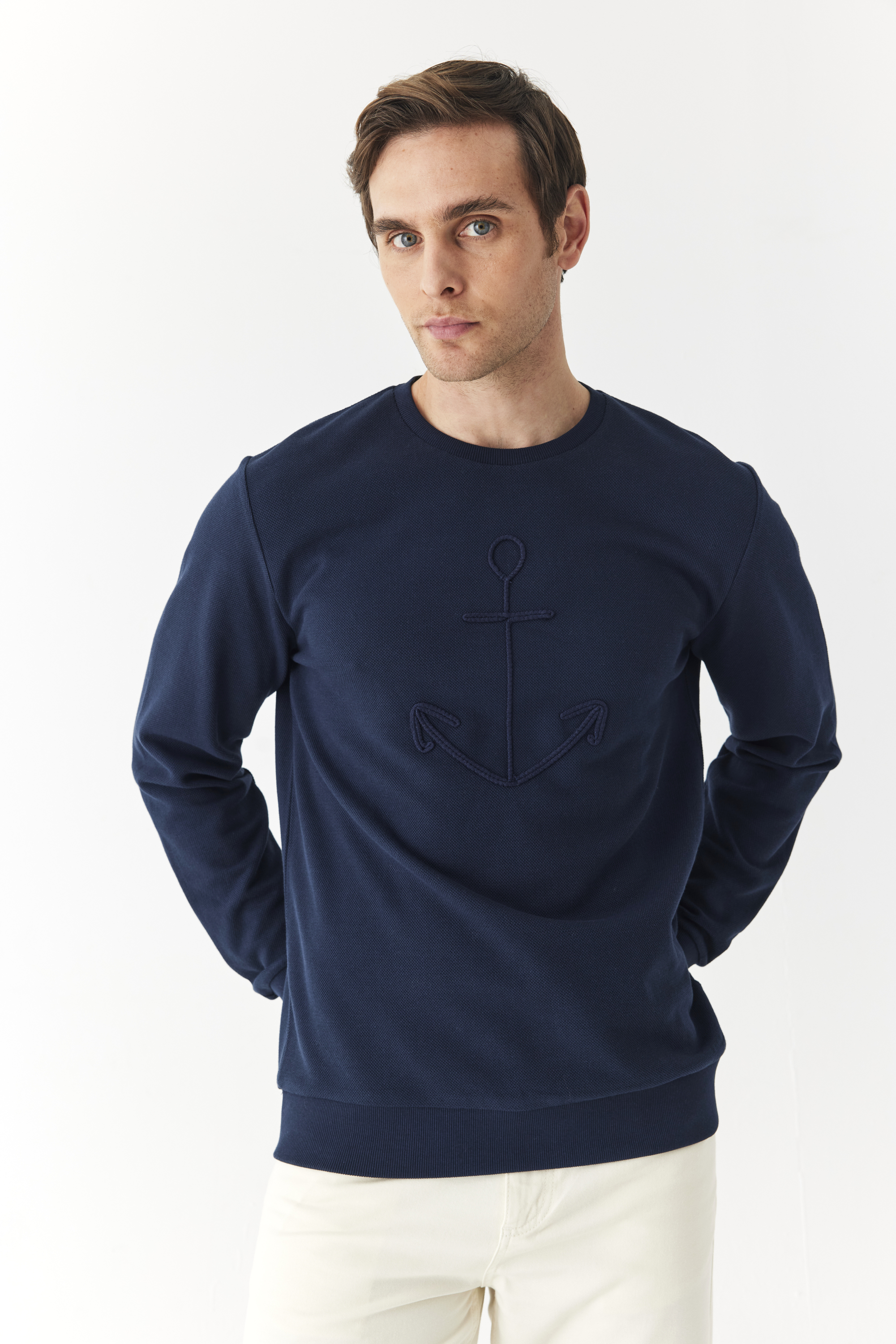 BİSİKLET YAKA ÇAPA NAKIŞLI SWEATSHIRT