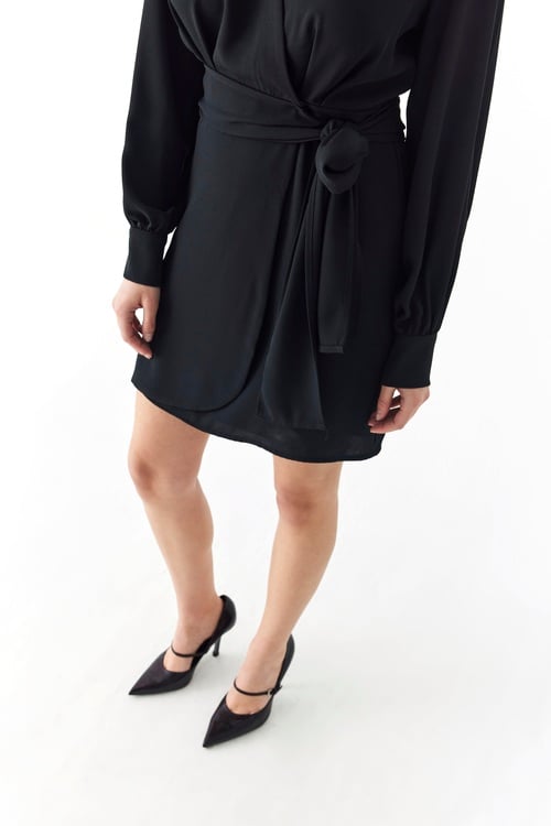 BAĞLAMALI ANVELOP V YAKA MİNİ ELBİSE