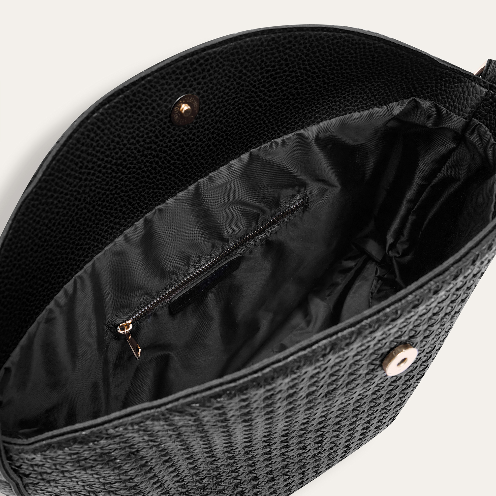 ÖRGÜ DOKULU OMUZ ÇANTASI