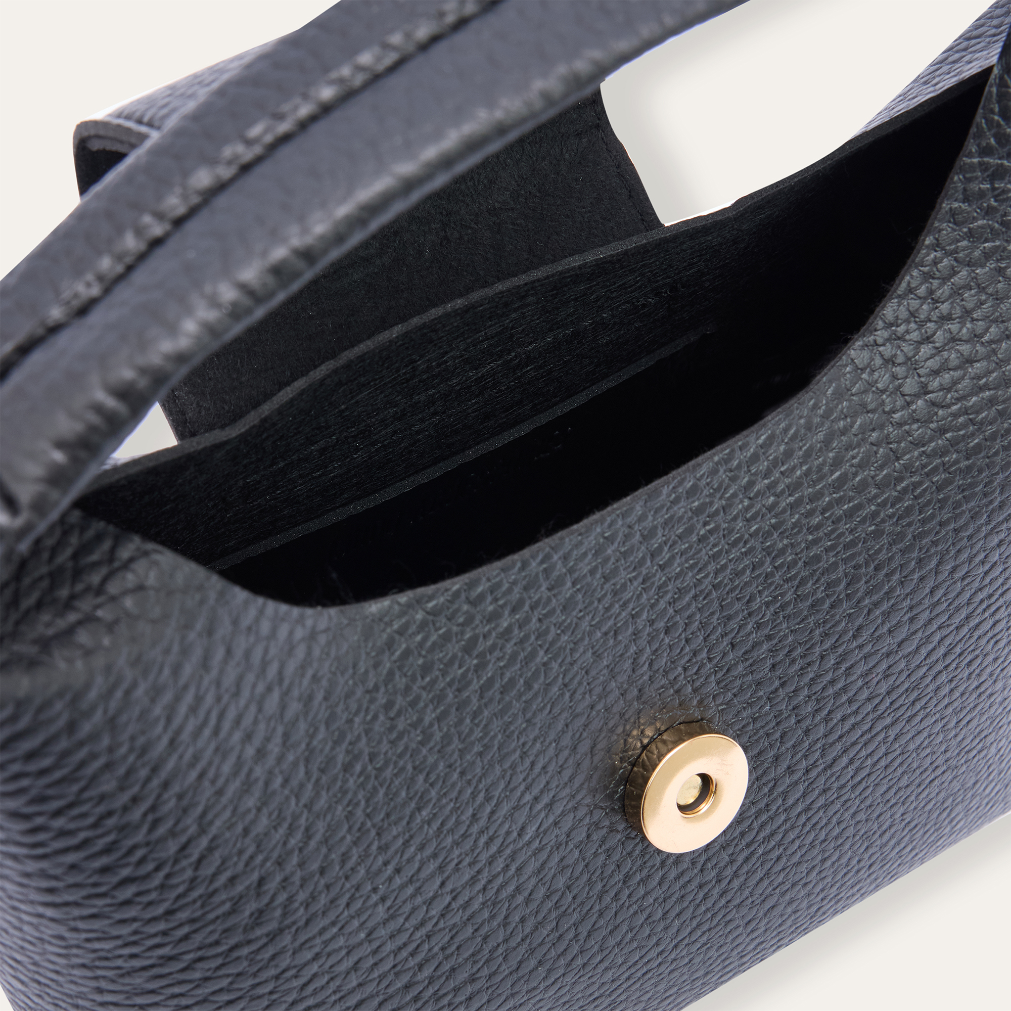 DERİ GÖRÜNÜMLÜ MİNİ OMUZ ÇANTASI