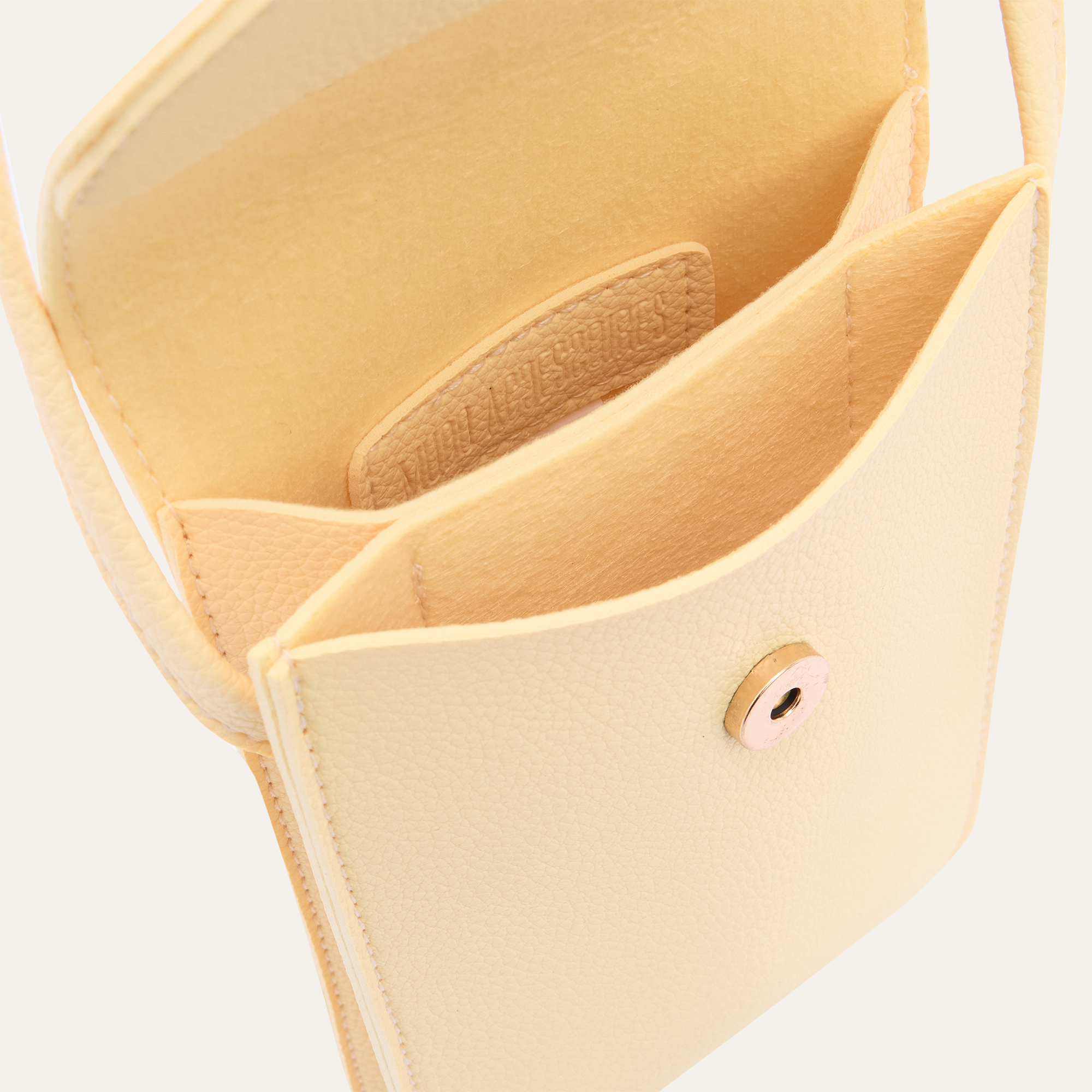 DERİ GÖRÜNÜMLÜ TOKALI TELEFON ÇANTASI