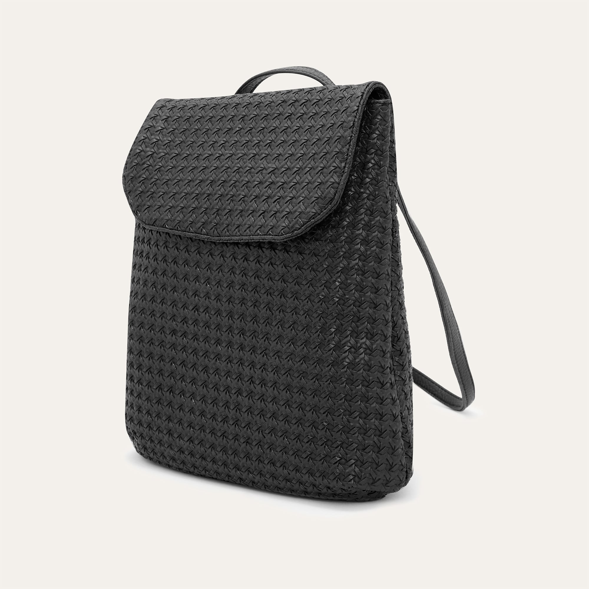 ÖRGÜ DOKULU SIRT ÇANTASI