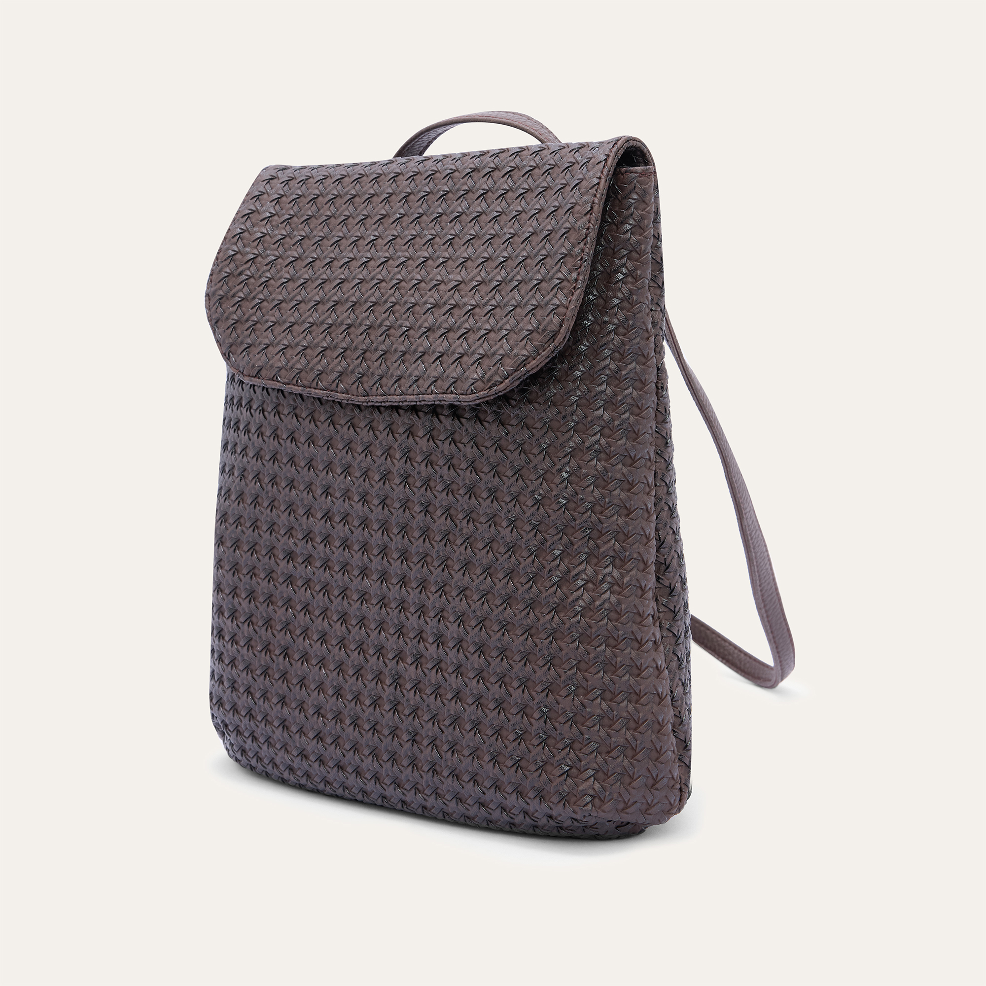 ÖRGÜ DOKULU SIRT ÇANTASI