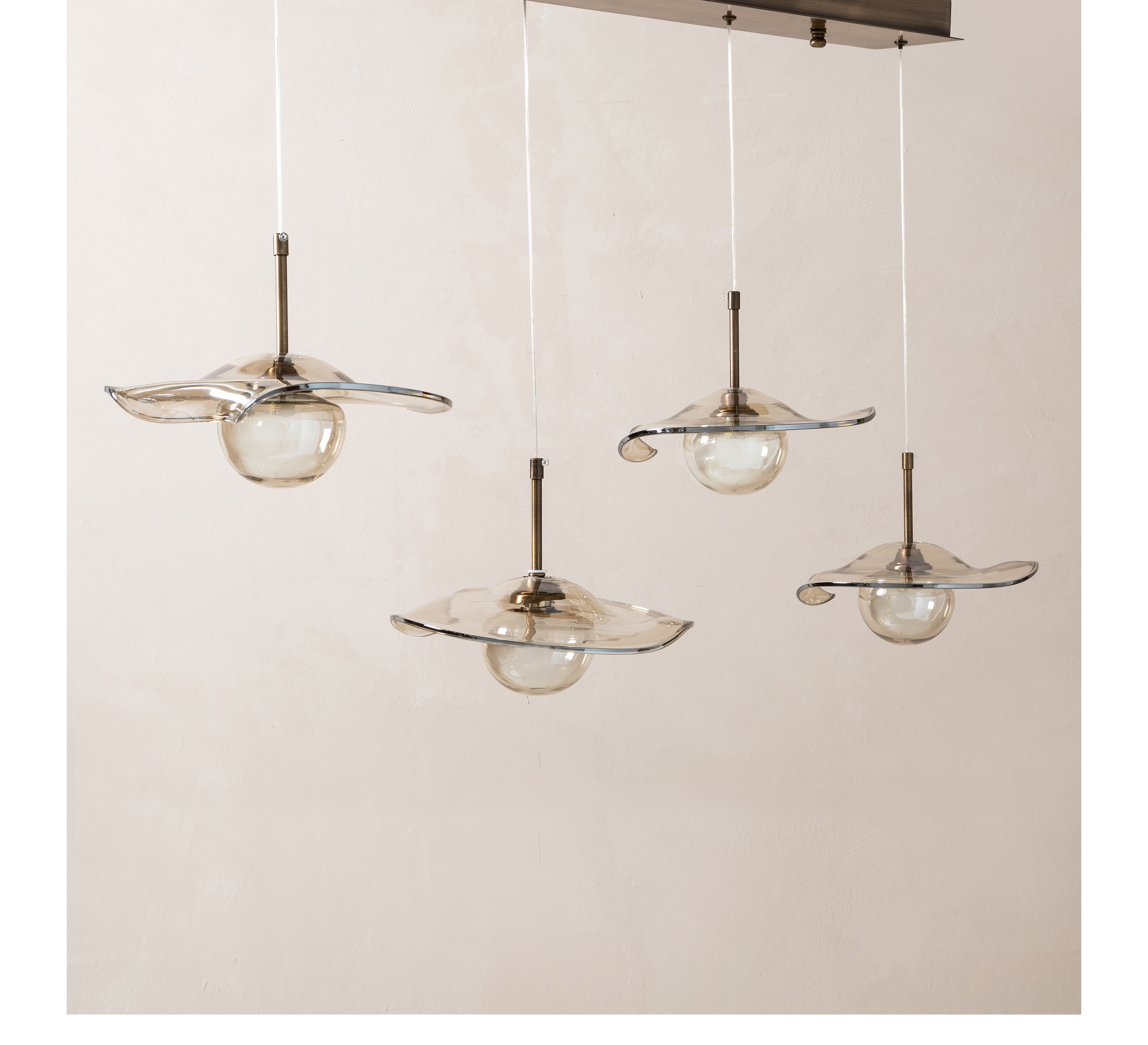 IRIS M.ÜSTÜ AVİZE