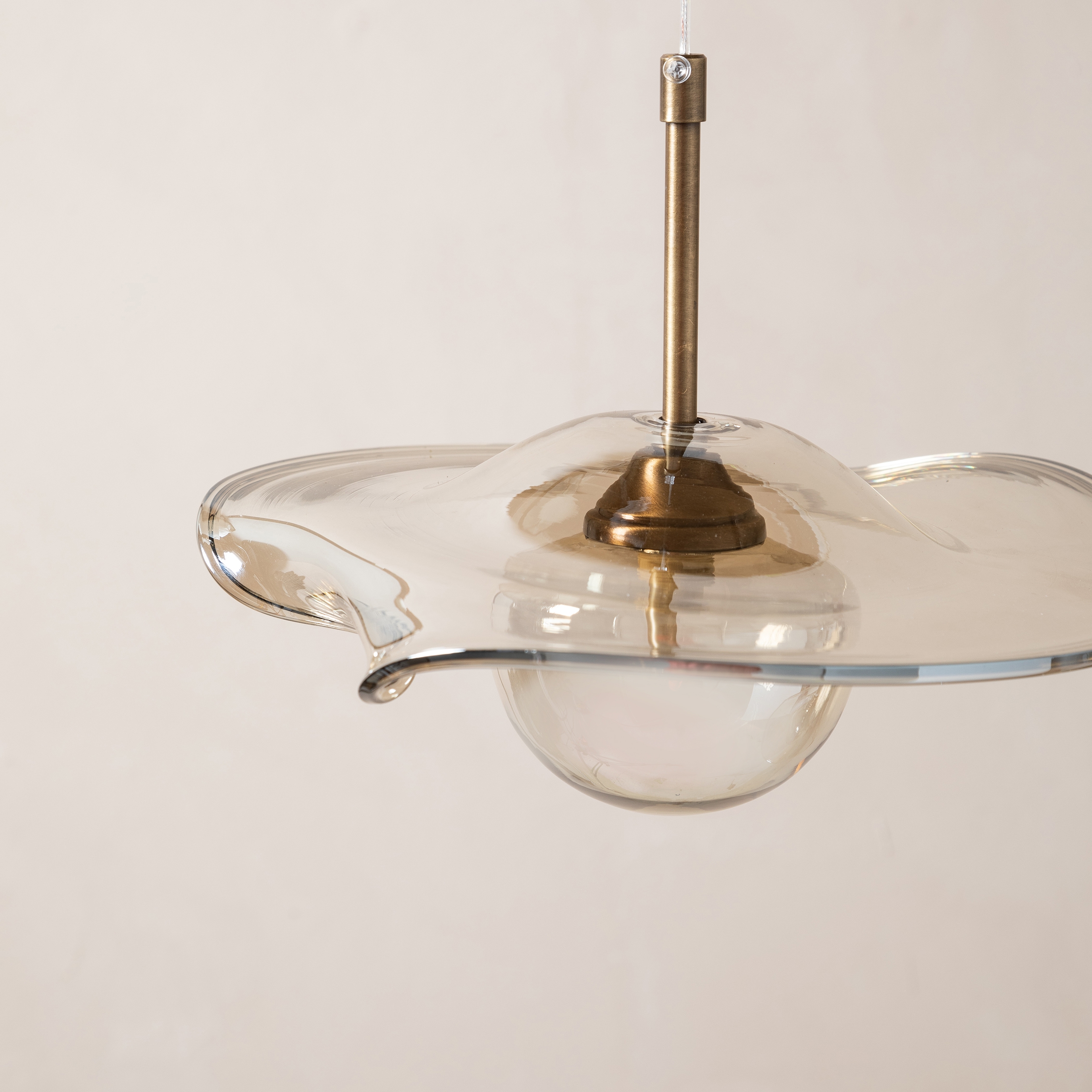 IRIS M.ÜSTÜ AVİZE