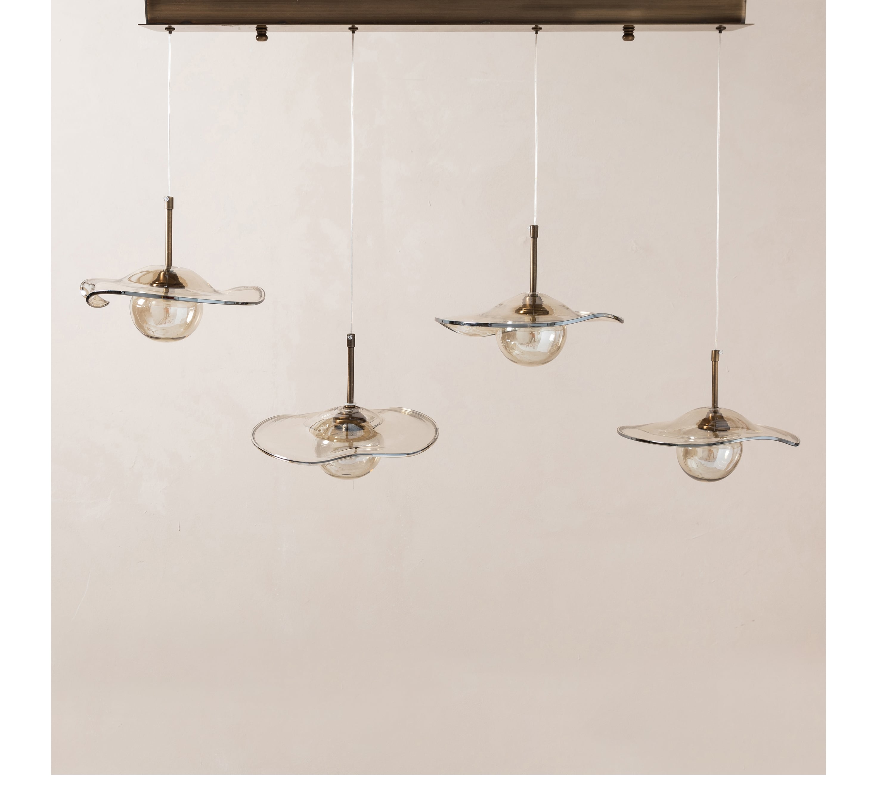 IRIS M.ÜSTÜ AVİZE