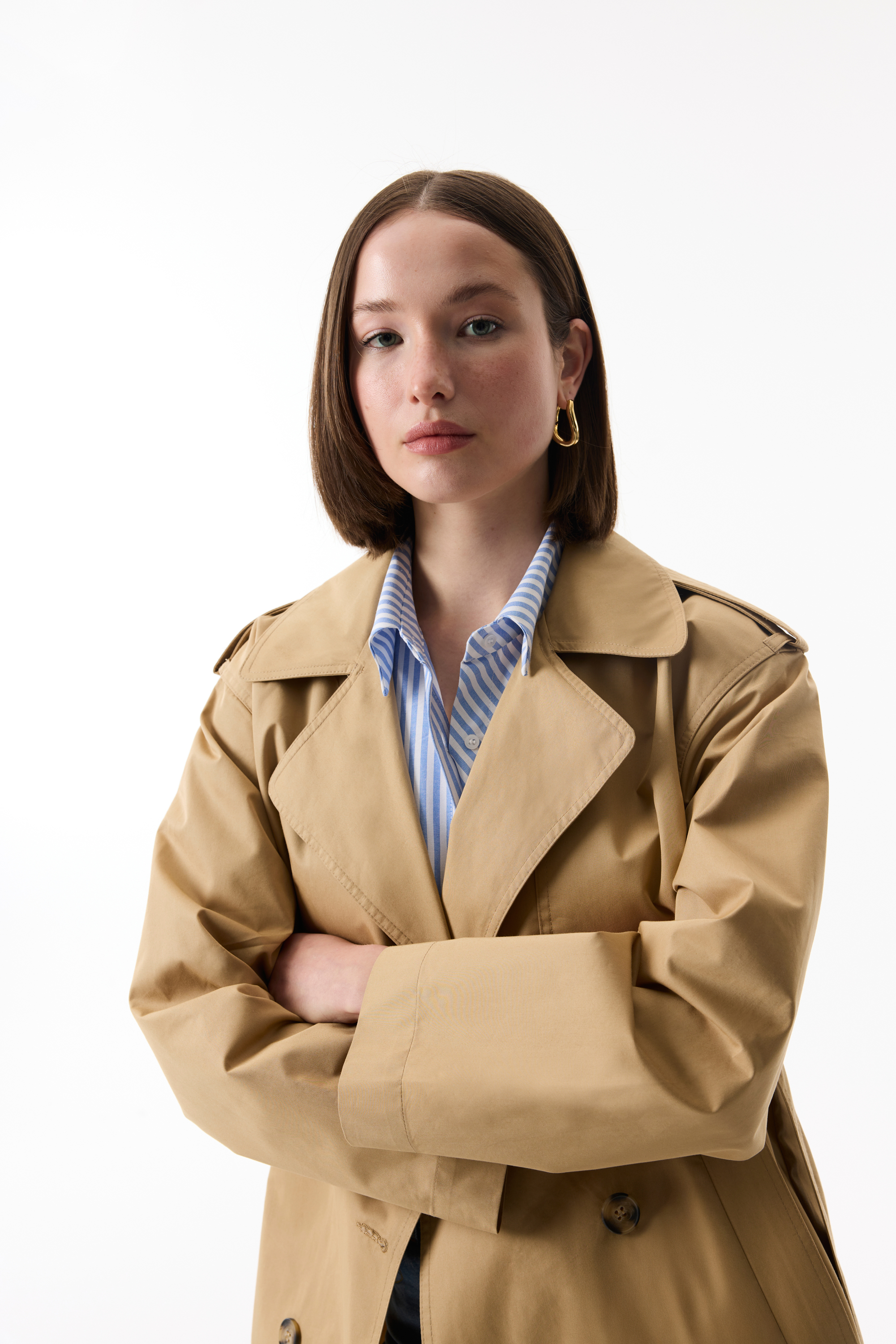 KUŞAKLI KRUVAZE KAPAMA KISA TRENÇKOT