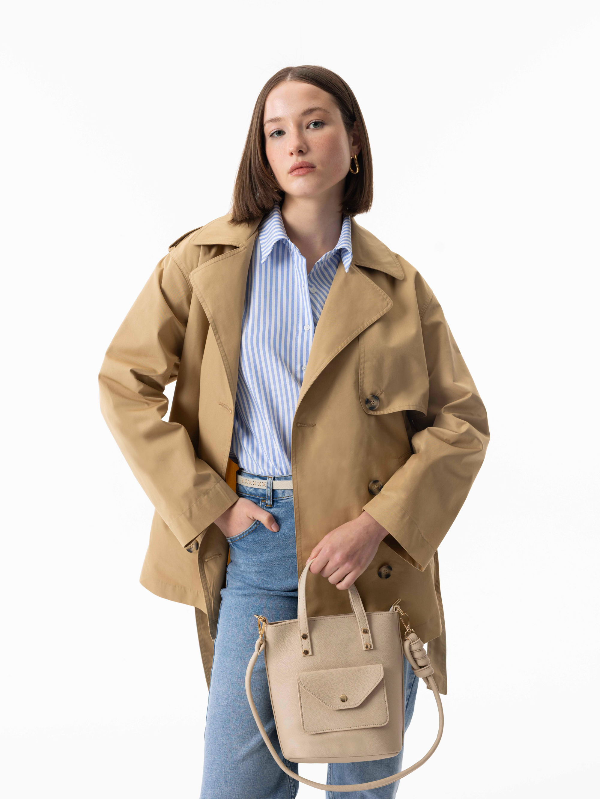 KUŞAKLI KRUVAZE KAPAMA KISA TRENÇKOT