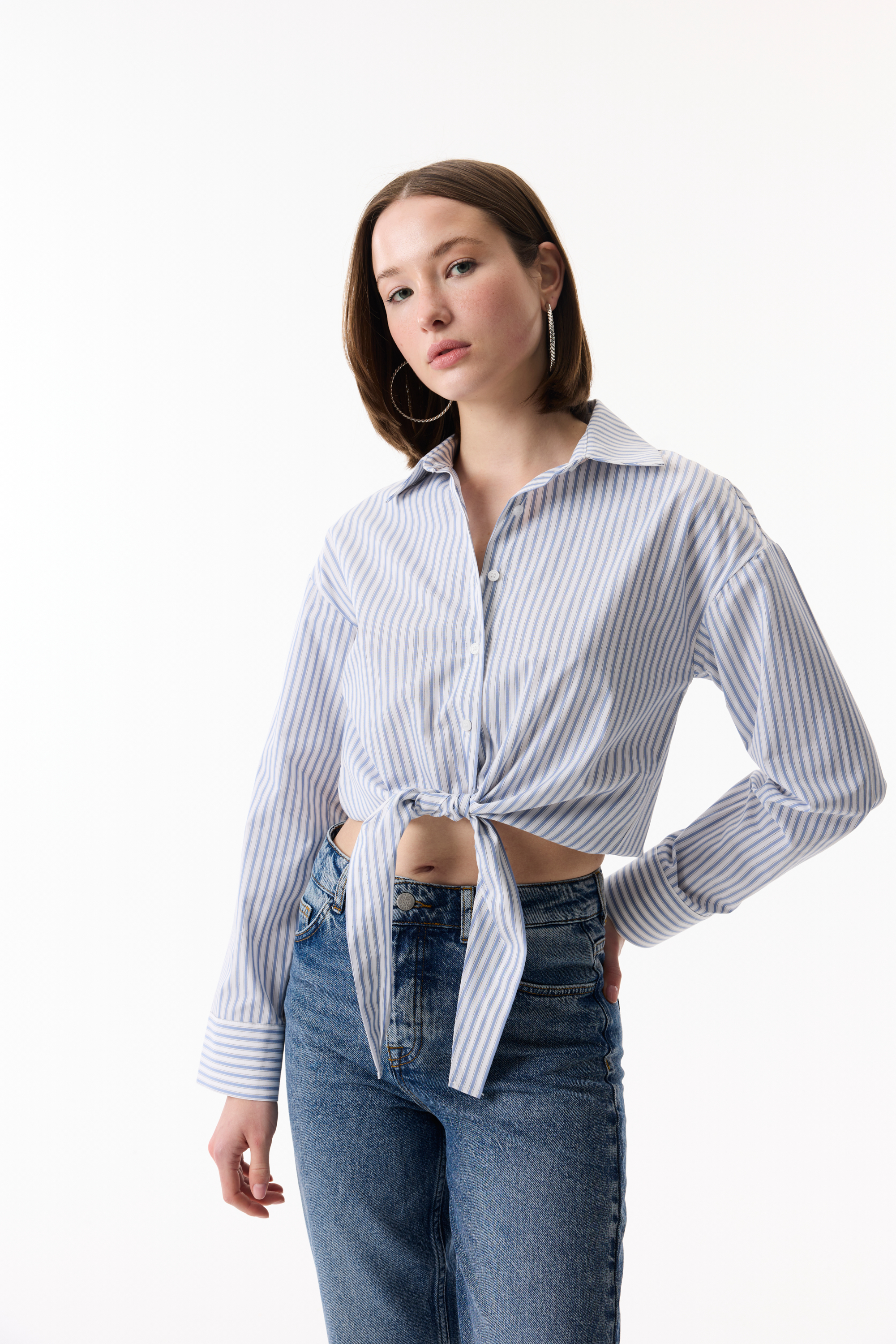 ÇİZGİLİ UZUN KOLLU GÖMLEK GÖRÜNÜMLÜ BAĞLAMALI BLUZ