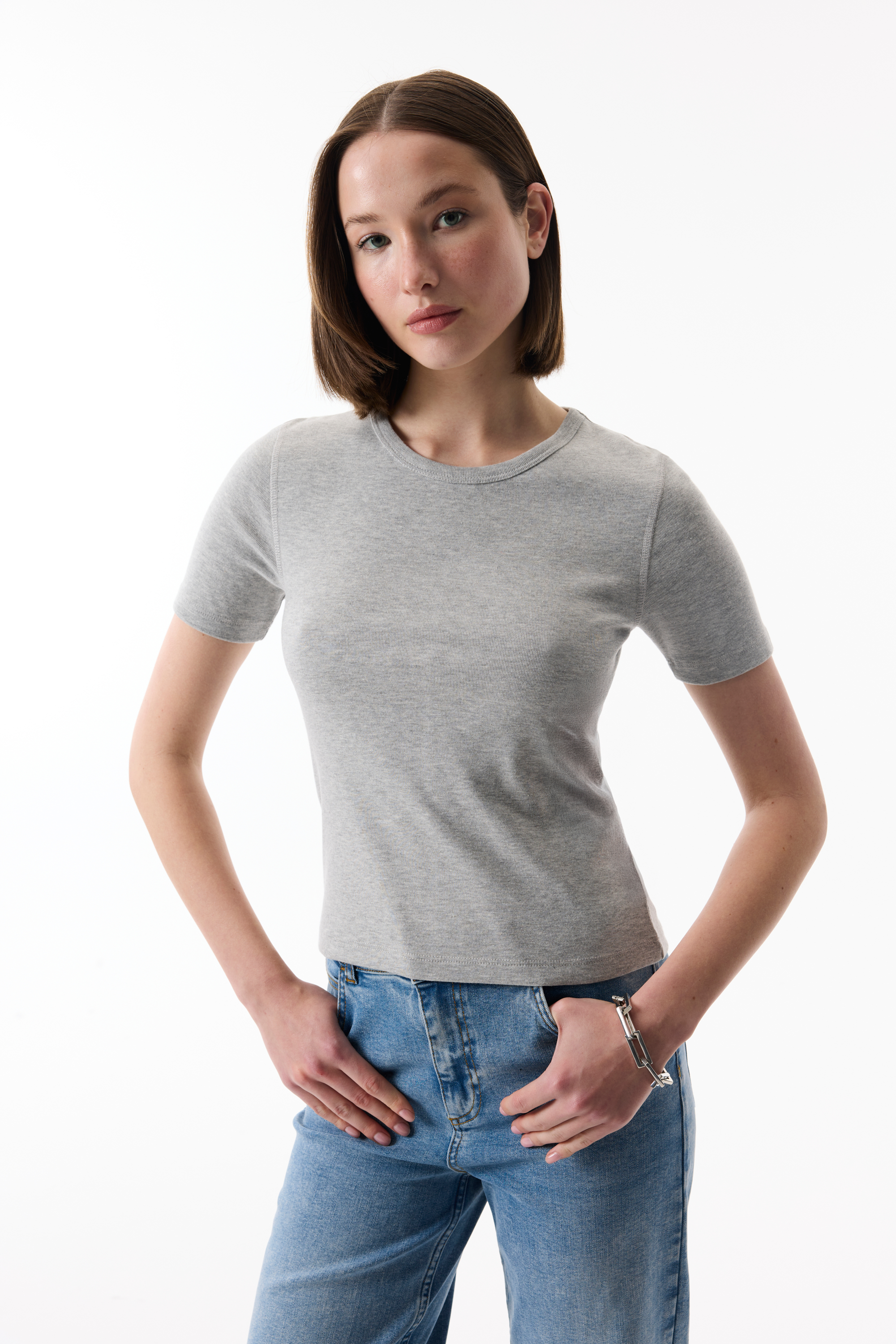 BİSİKLET YAKA FITTED KISA KOLLU T-SHIRT