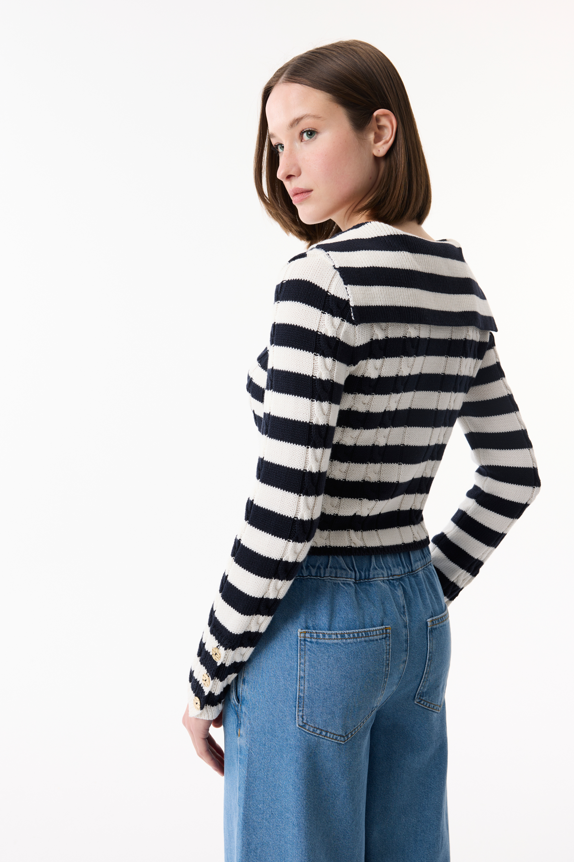 YAKA DETAYLI ÇİZGİLİ TRİKO HIRKA