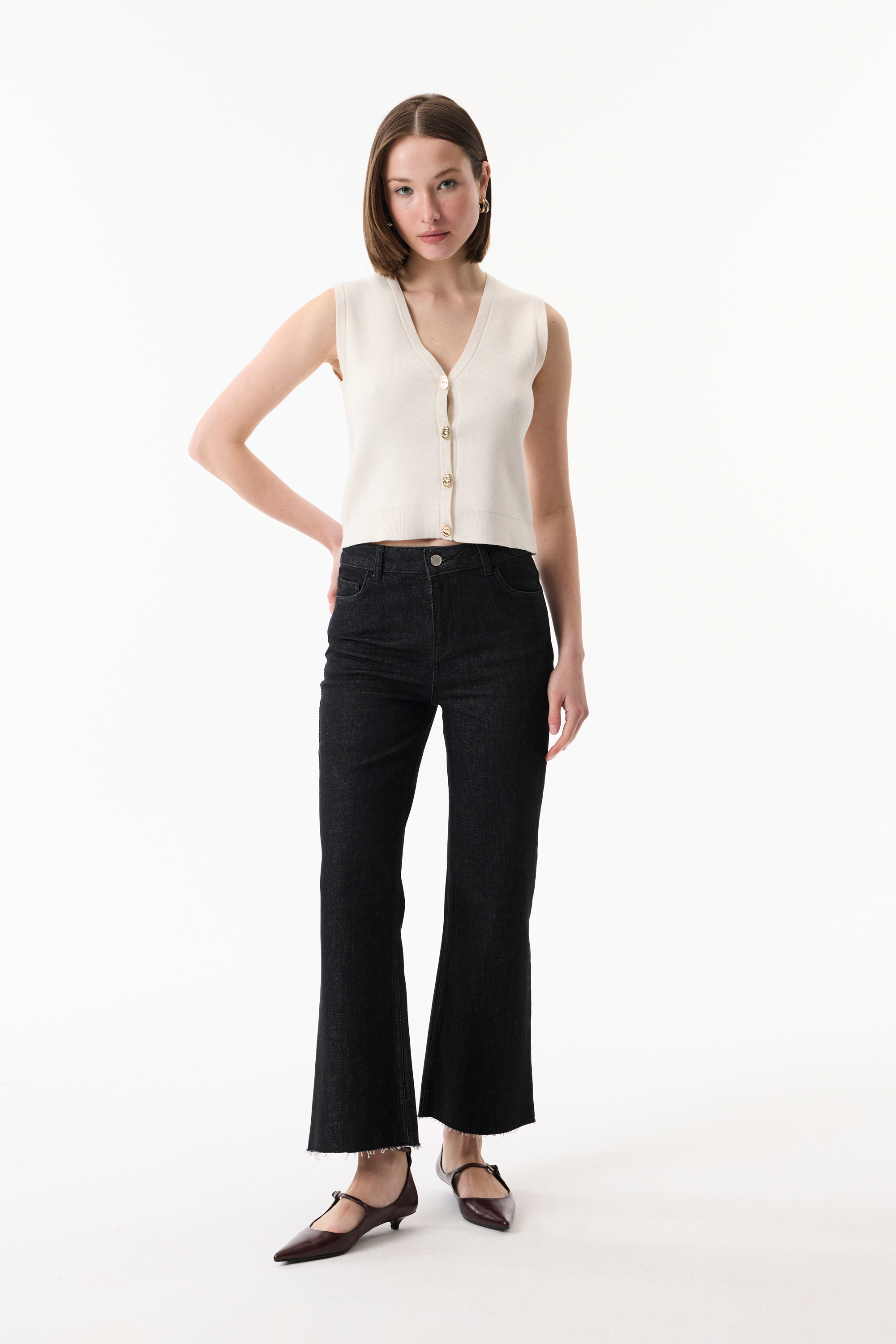 V YAKA DÜĞMELİ TRİKO YELEK