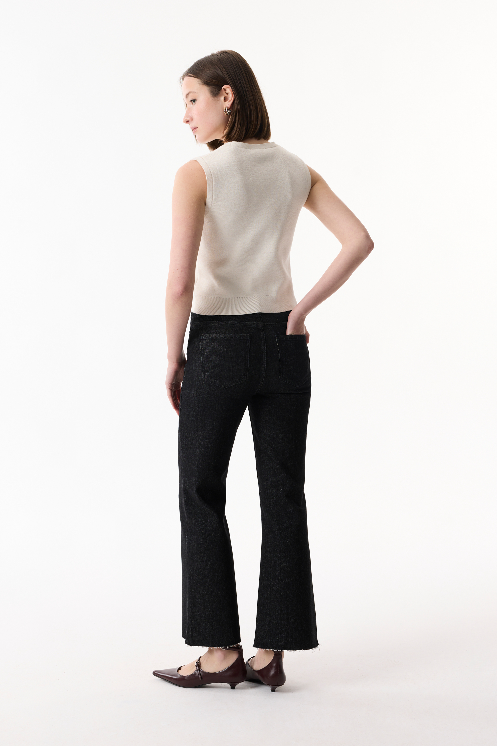 V YAKA DÜĞMELİ TRİKO YELEK