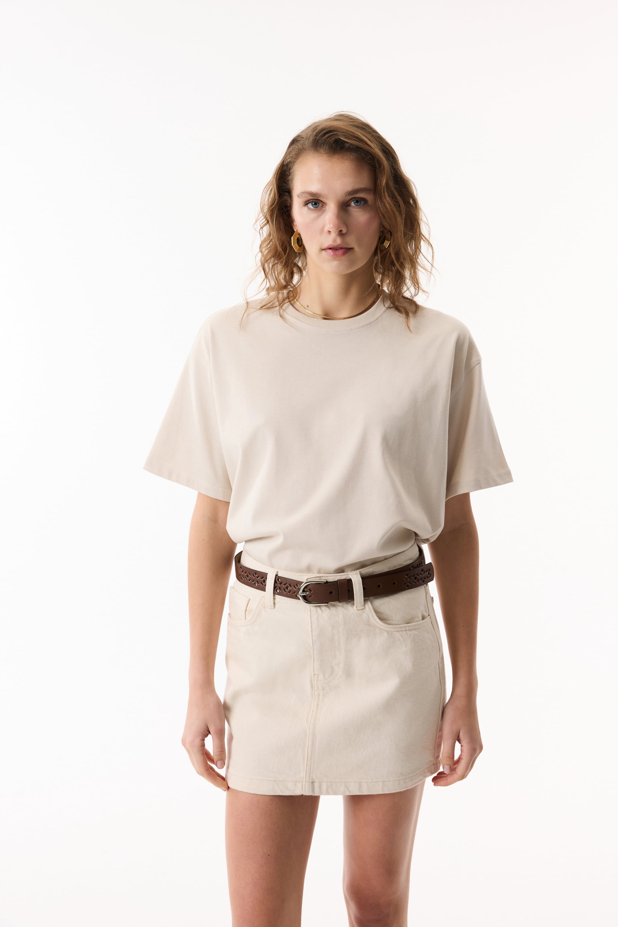 BİSİKLET YAKA OVERSIZE KISA KOLLU T-SHIRT