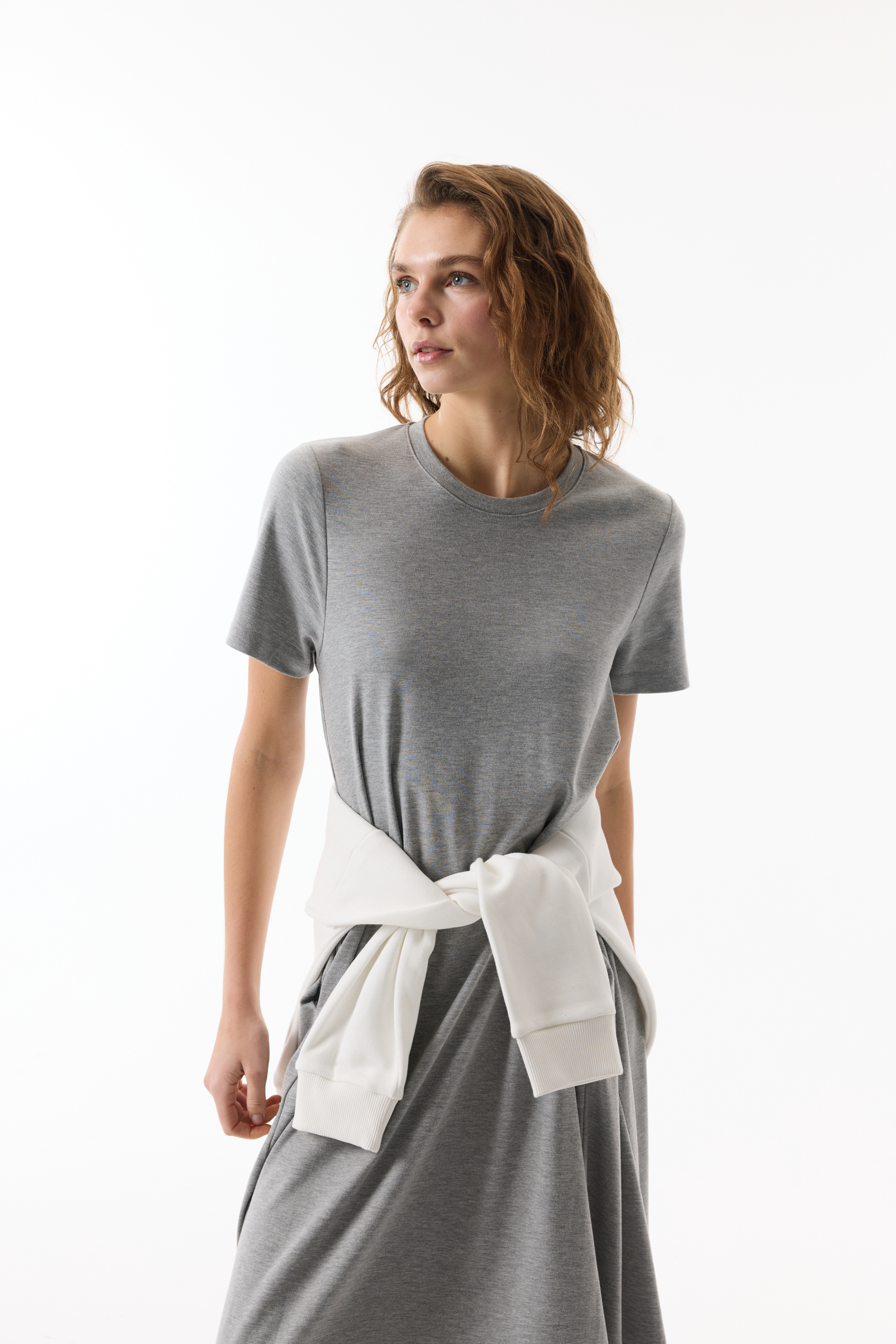 A KESİM KISA KOLLU MİDİ ELBİSE