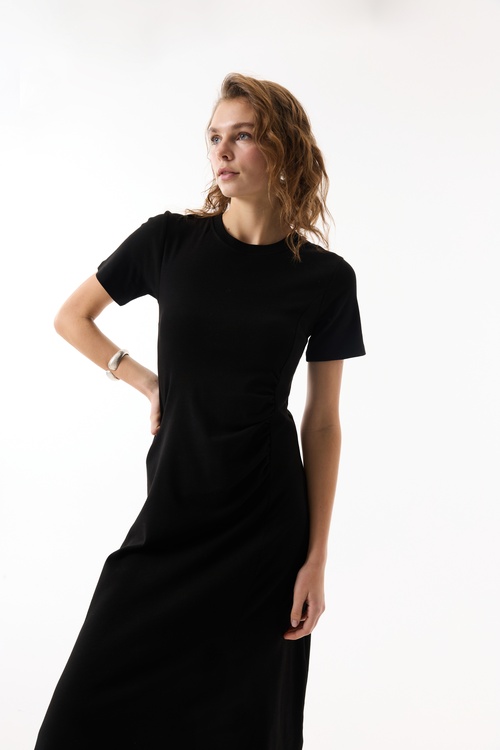  BÜZGÜLÜ YIRTMAÇLI UZUN ELBİSE