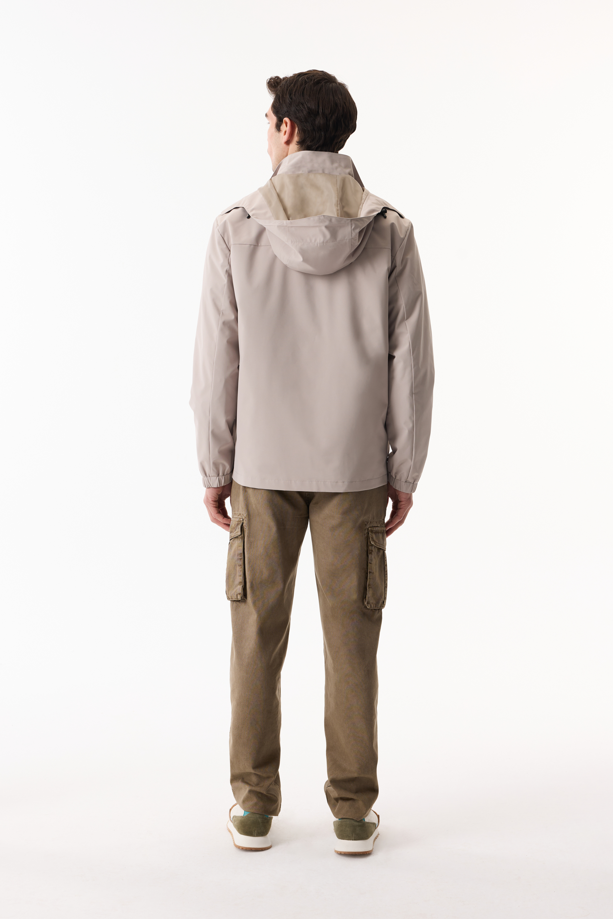 KAPÜŞONLU ÇOK CEPLİ YAĞMURLUK