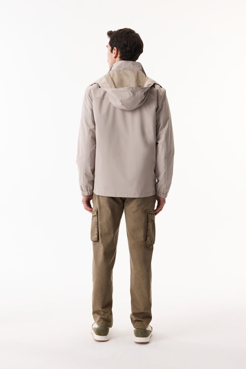  KAPÜŞONLU ÇOK CEPLİ YAĞMURLUK