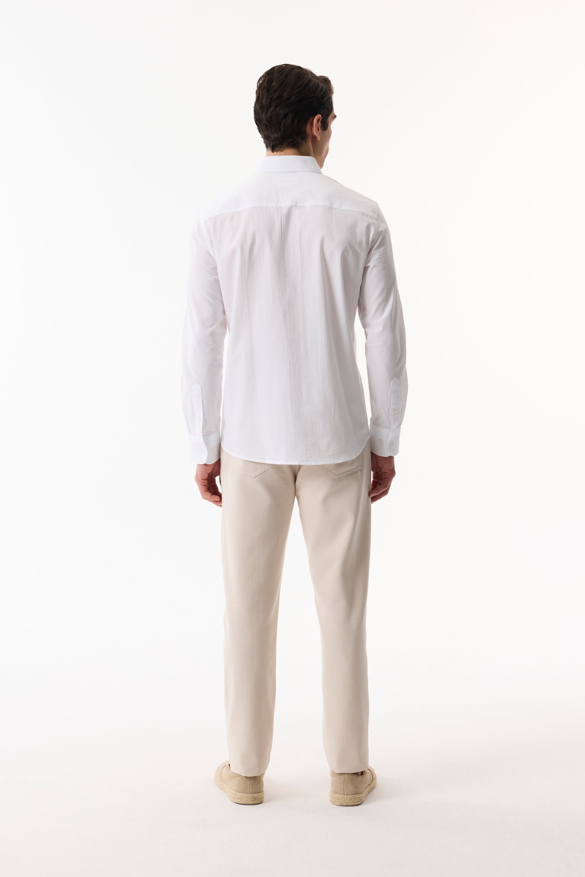 REGULAR FIT DOKULU UZUN KOLLU GÖMLEK