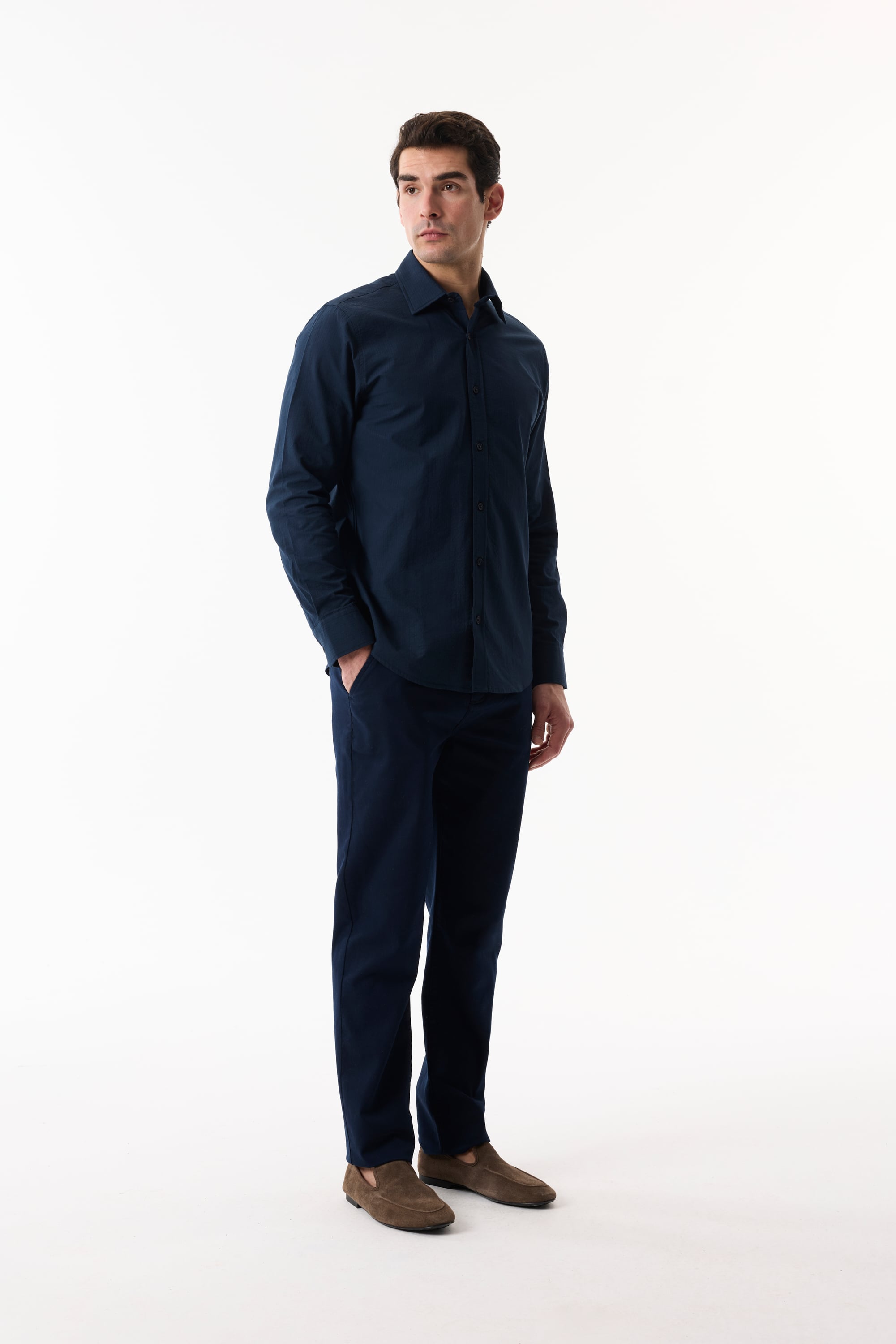 REGULAR FIT DOKULU UZUN KOLLU GÖMLEK